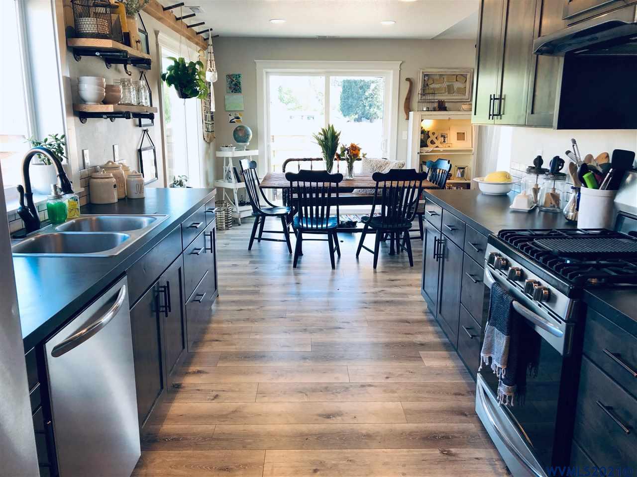 1026 Robbins Wy