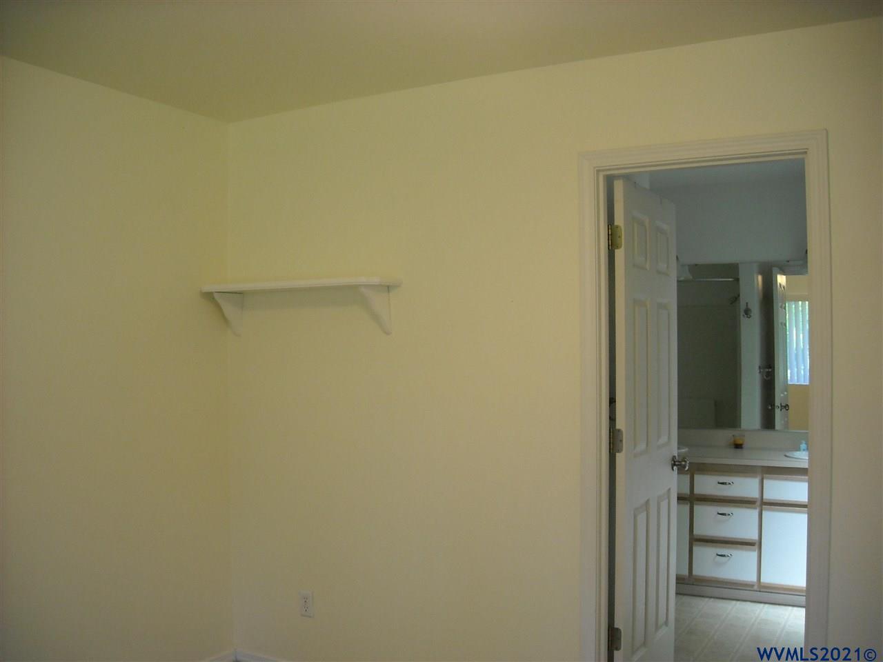 481 NE Conifer Bl