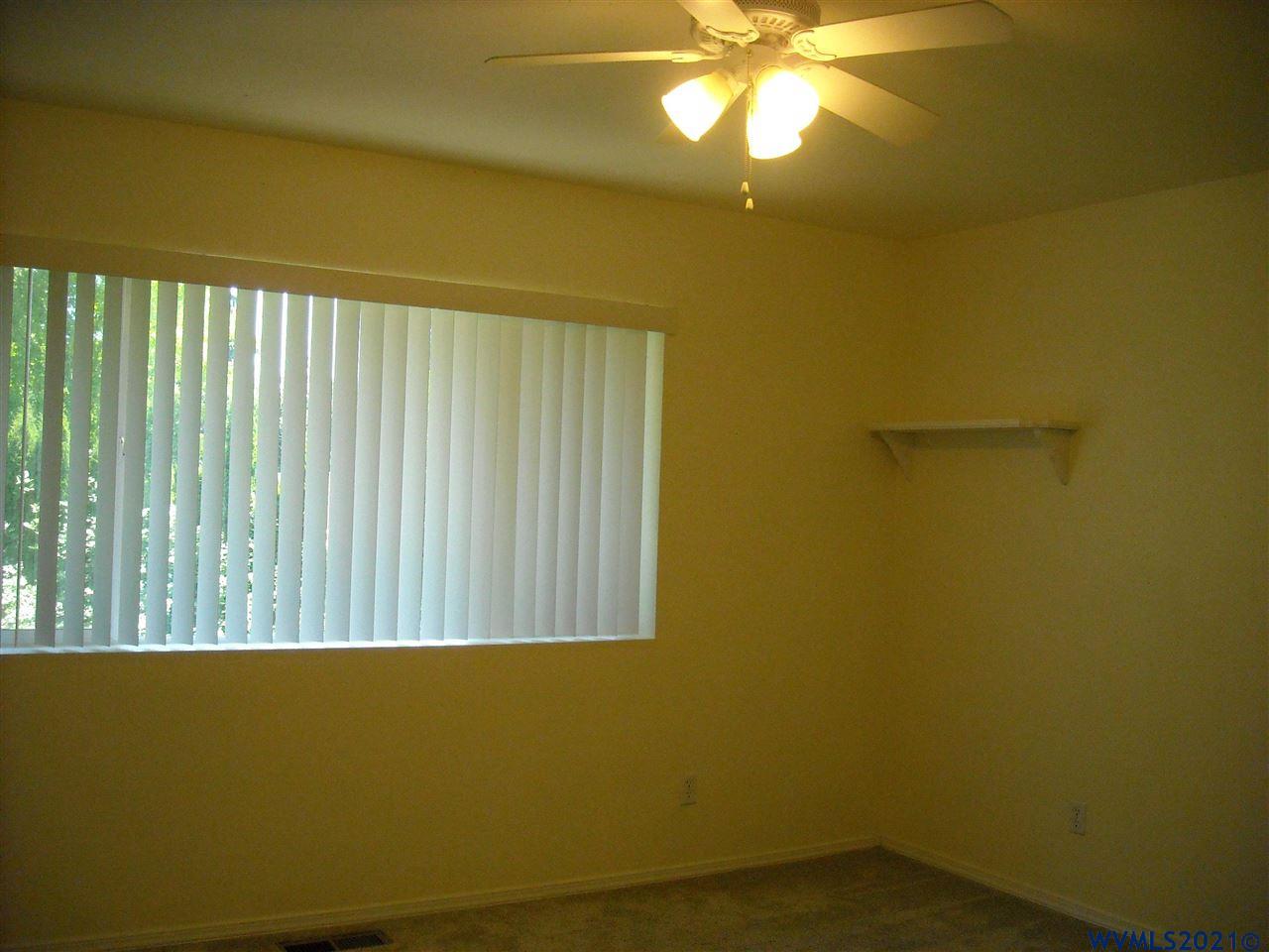 481 NE Conifer Bl