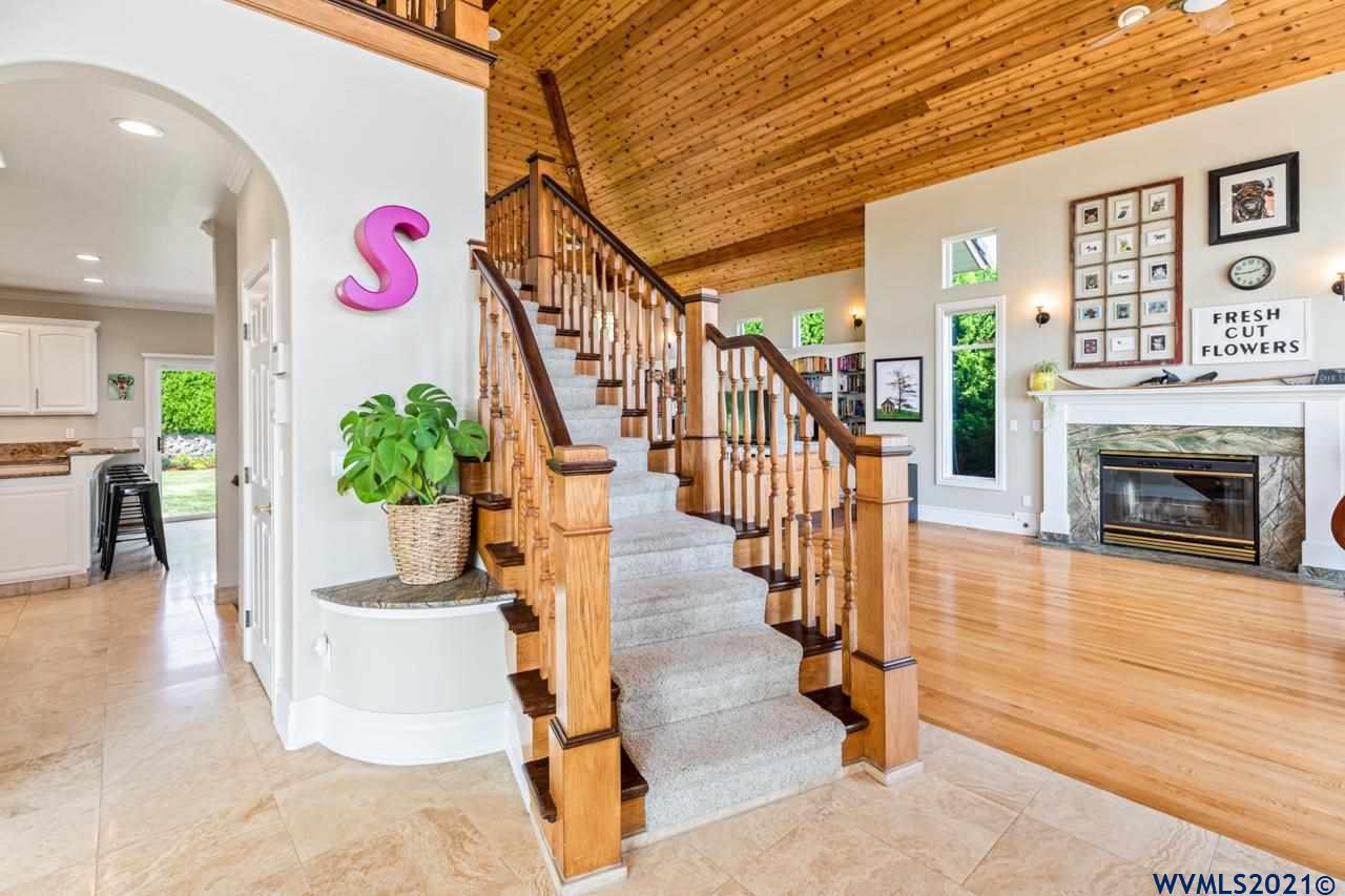 3358 NW Silktassel Dr