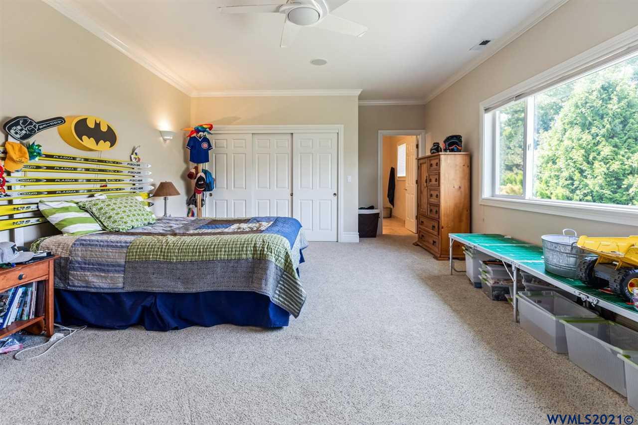 3358 NW Silktassel Dr