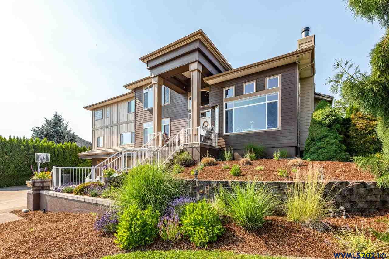3358 NW Silktassel Dr