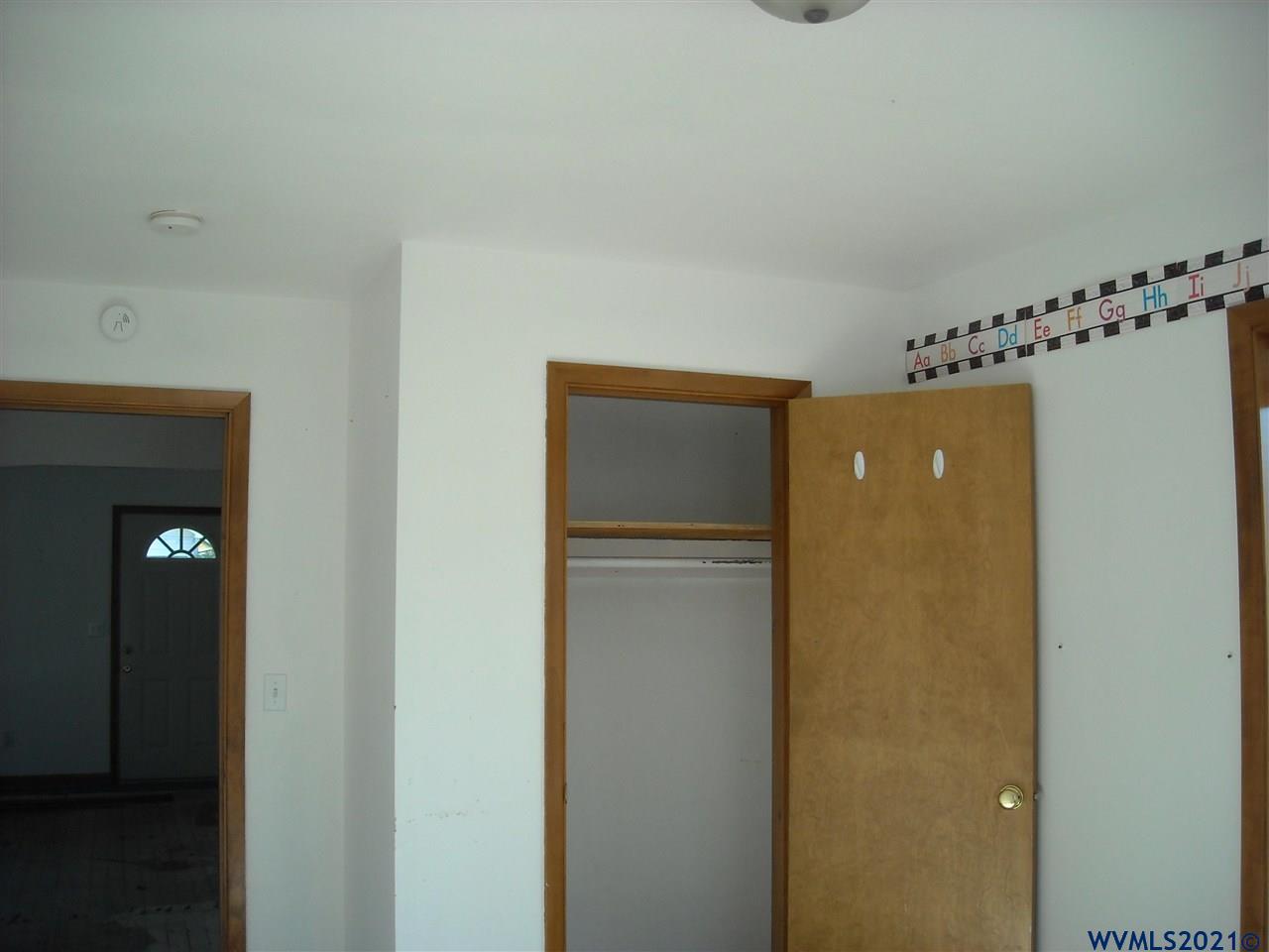1543 Main St