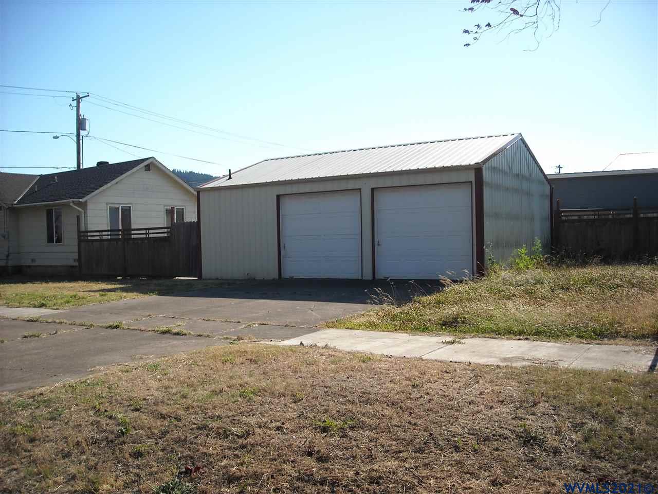 1543 Main St