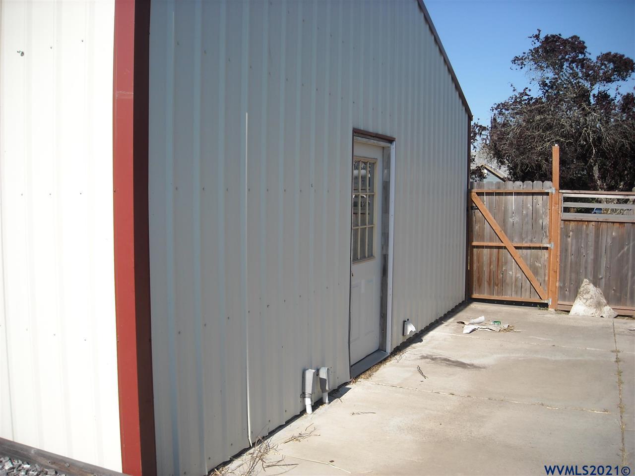 1543 Main St