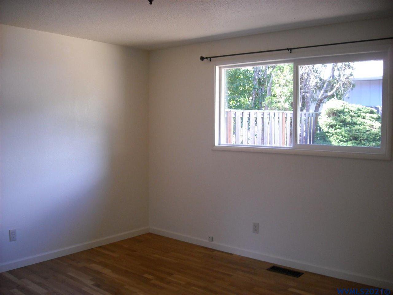 3575 NW Lincoln Av
