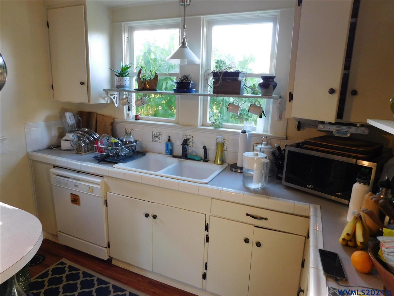 144 N 17th St