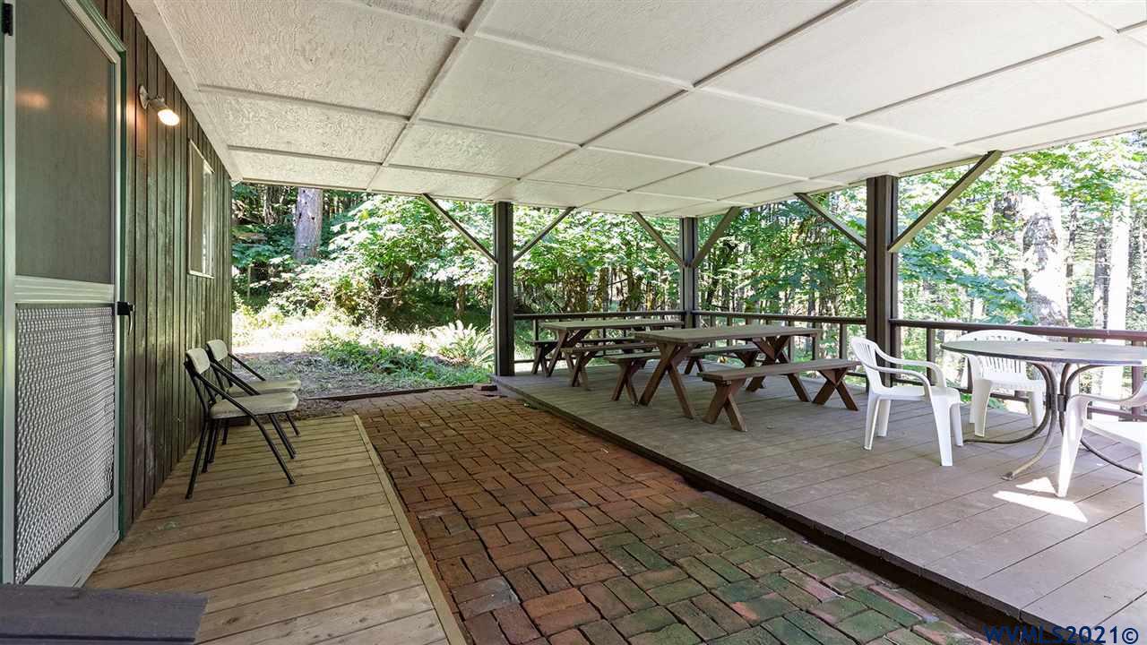 2260 NW Chinook Dr