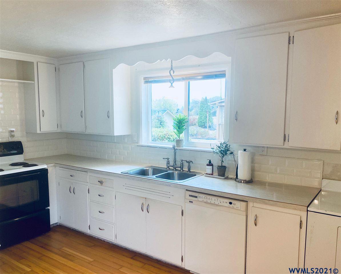 710 Central Av
