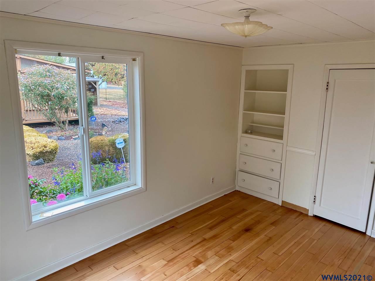 710 Central Av