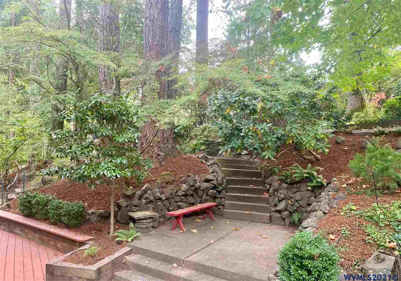 3166 NW Roosevelt Dr