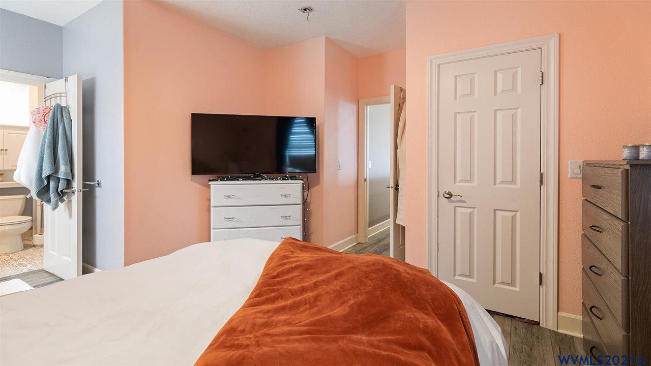 33948 Highway 99E