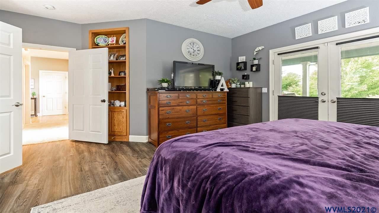 33948 Highway 99E