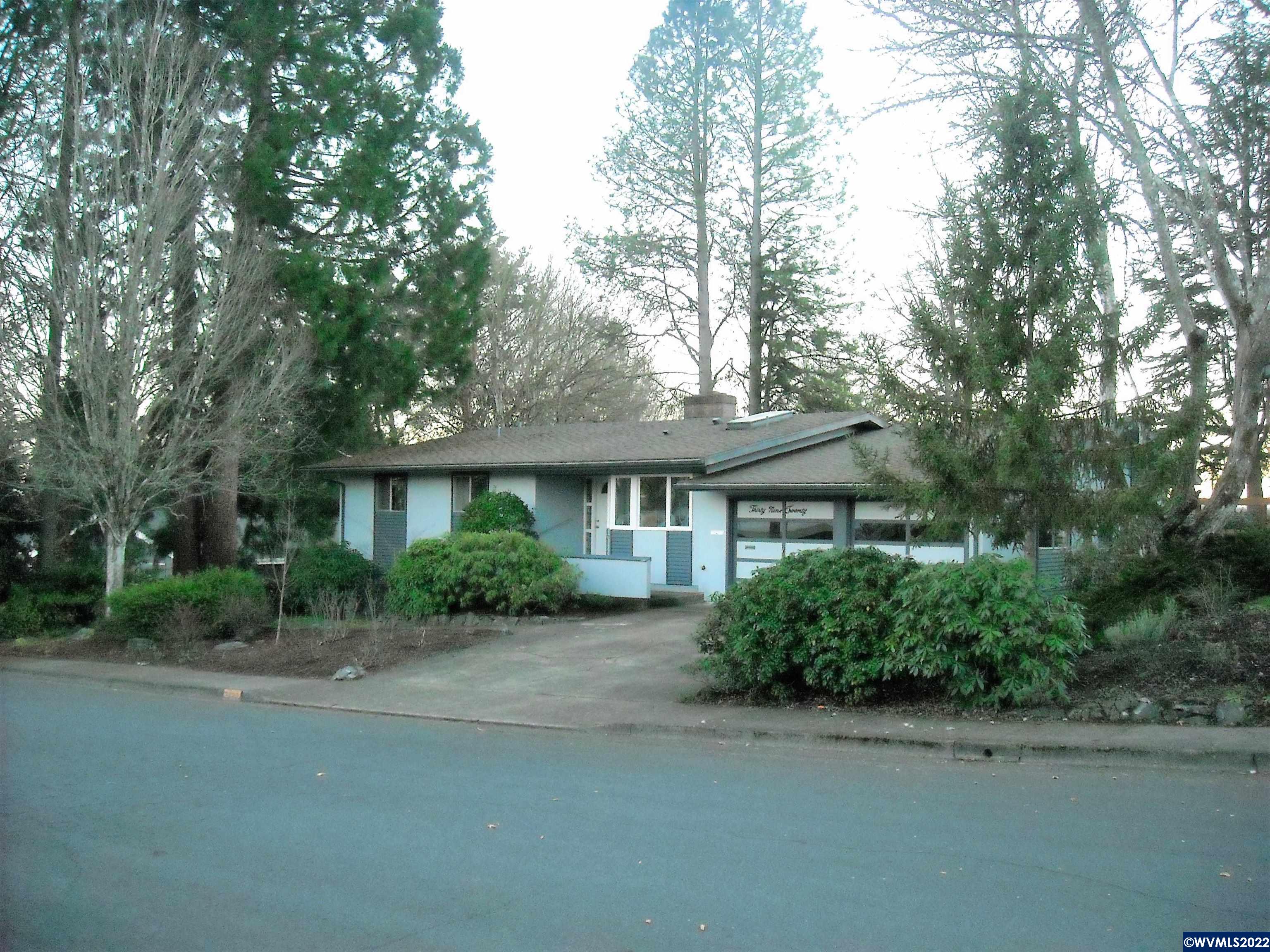 3920 NW Elizabeth Pl
