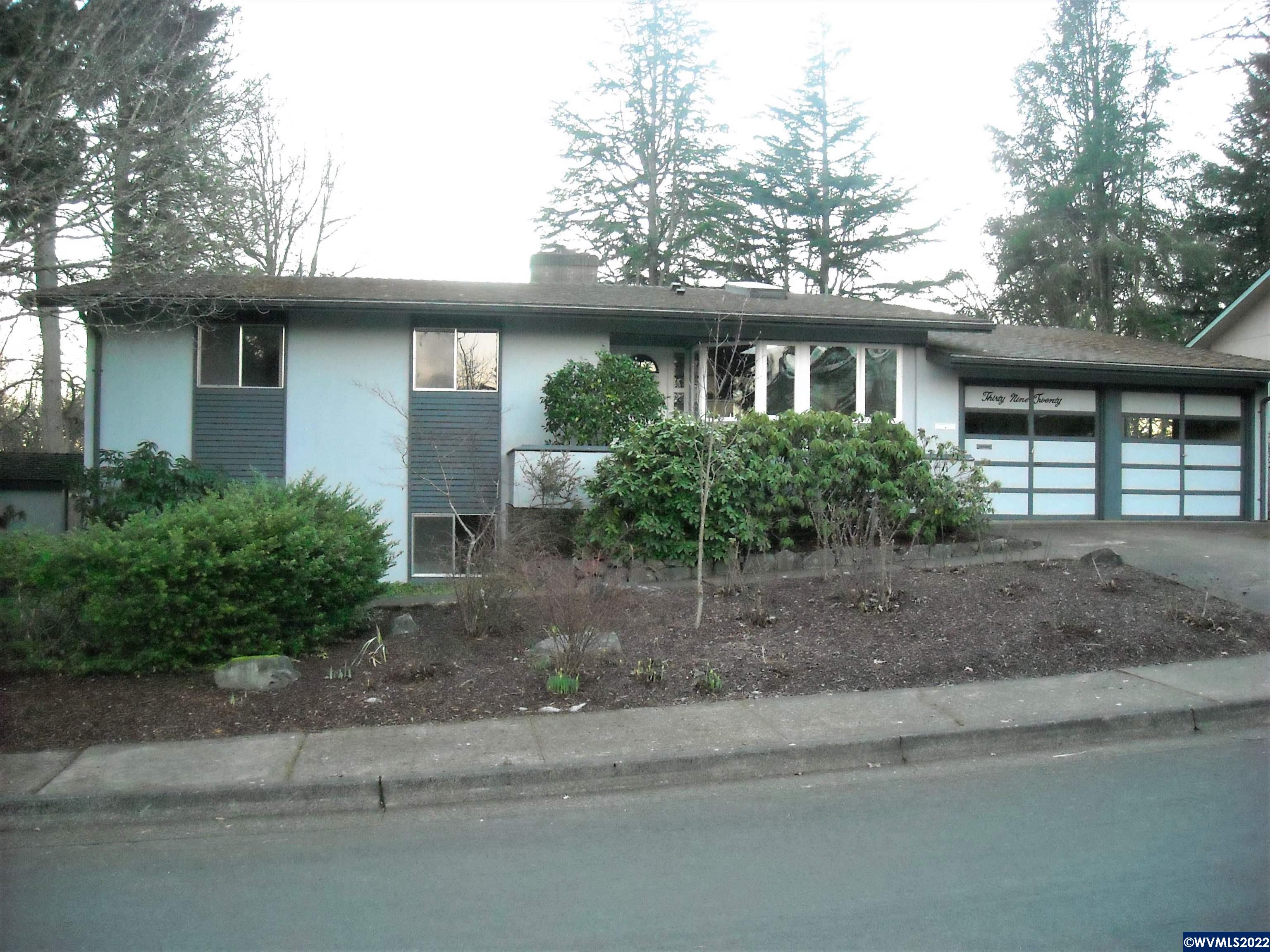 3920 NW Elizabeth Pl