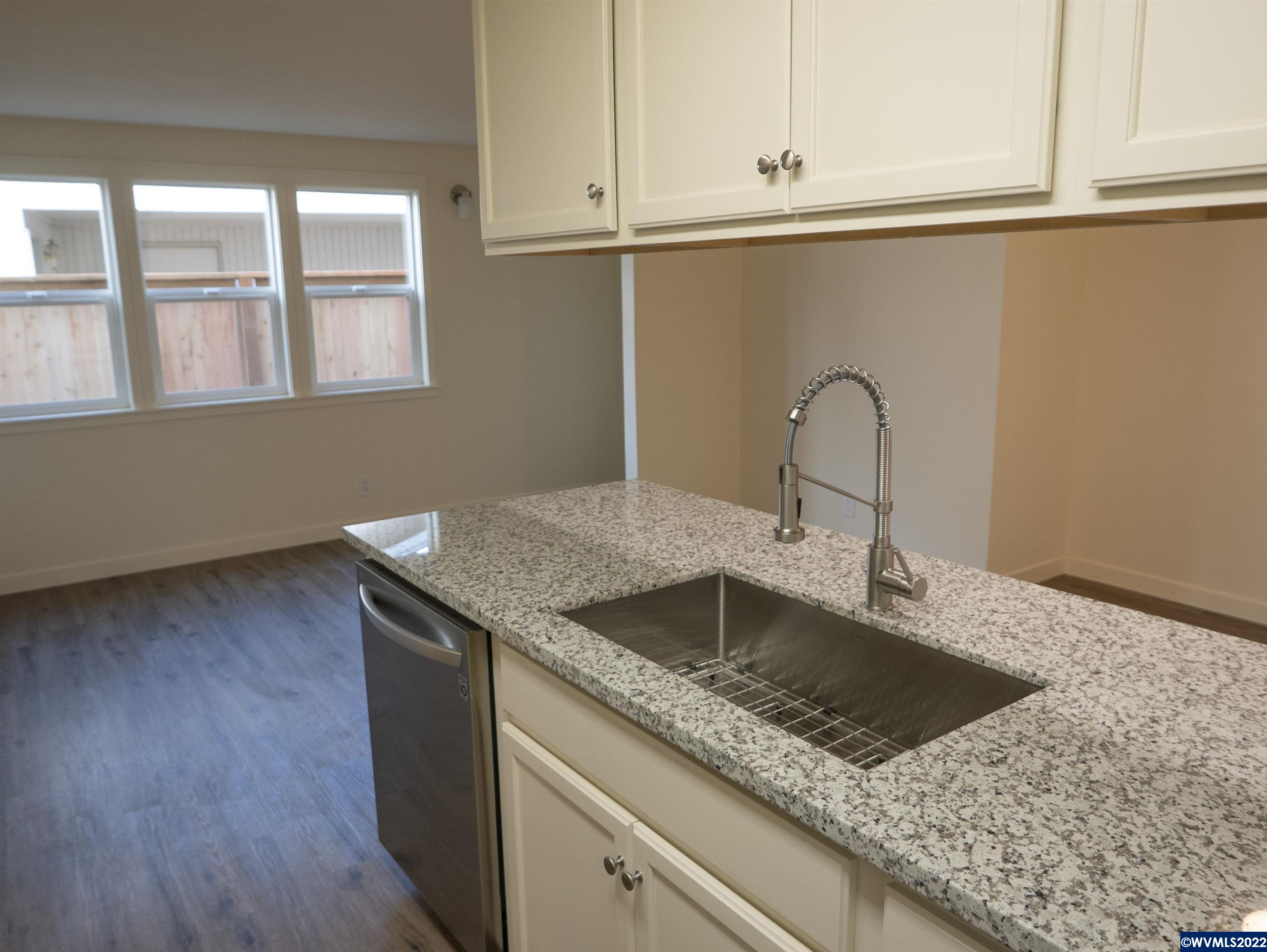 2772 SW Wake Robin Pl