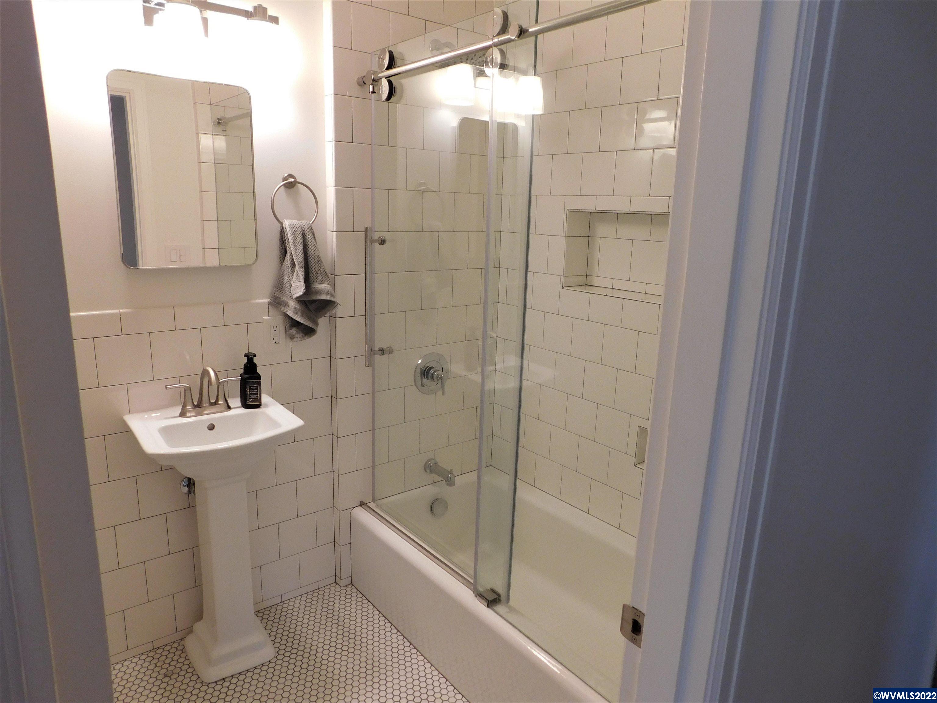 1130 NW 16th St