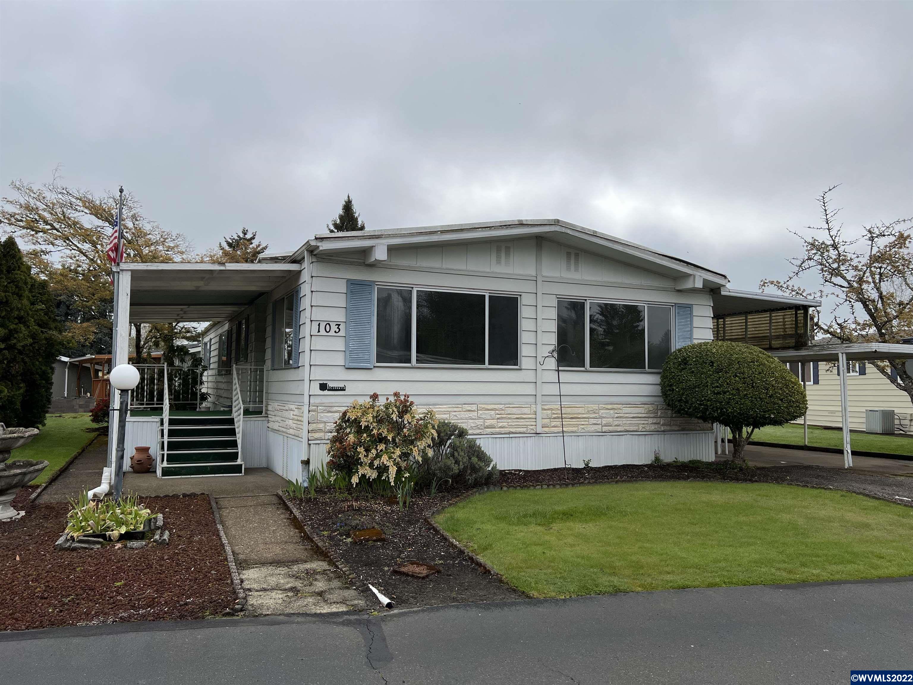 277 NE Conifer (#103) Bl