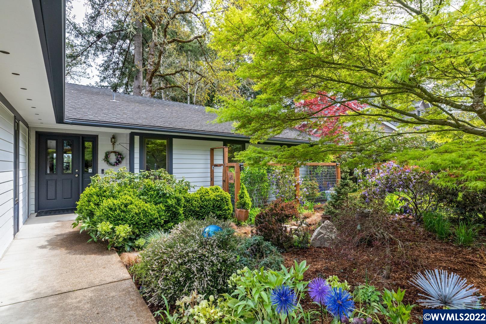 2063 NW Woodland Dr