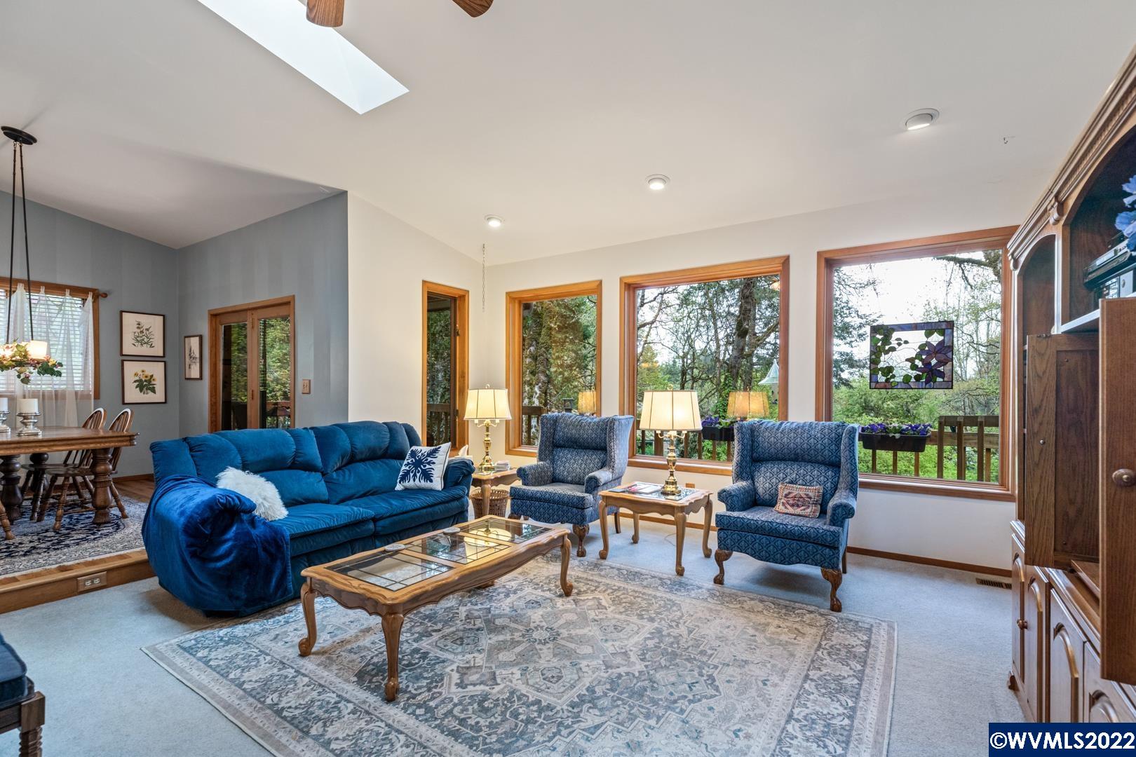 2063 NW Woodland Dr