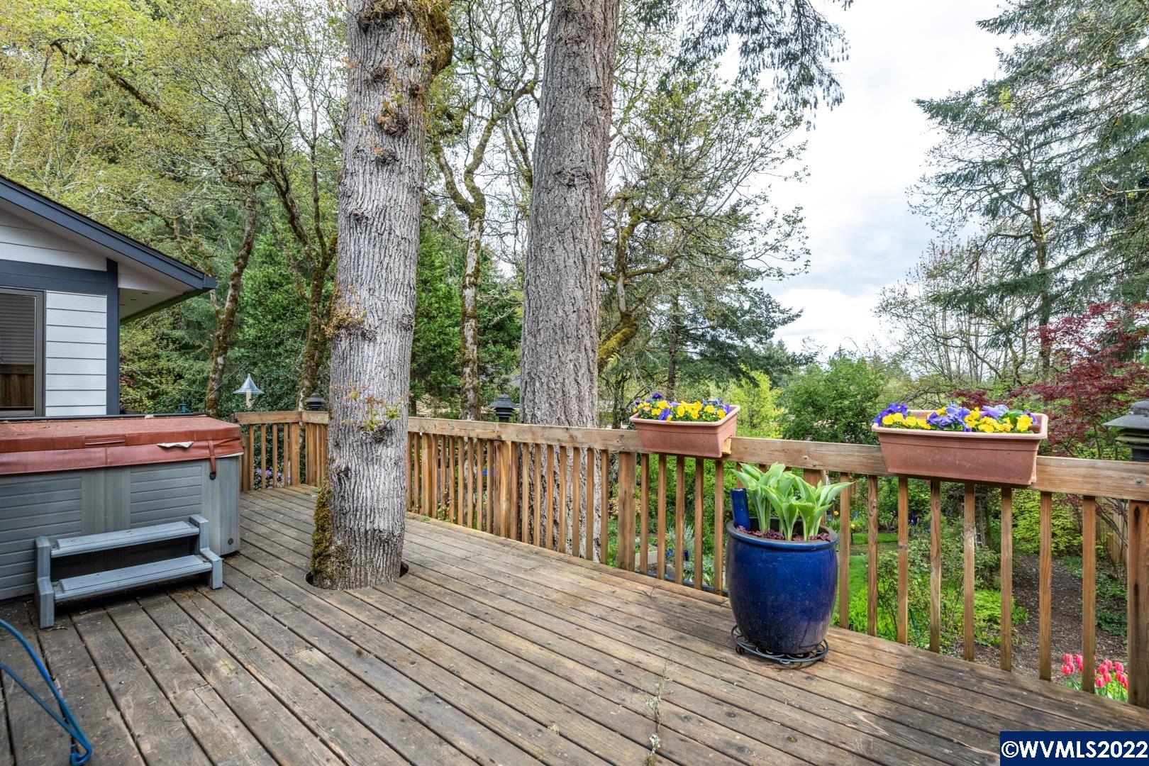 2063 NW Woodland Dr