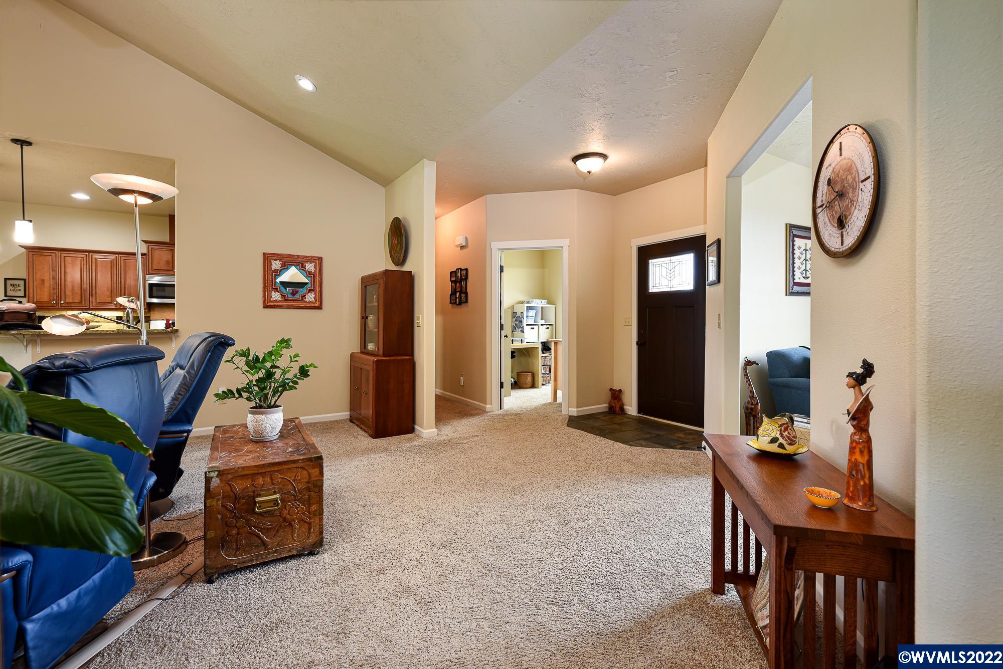2318 Paddington Dr NW