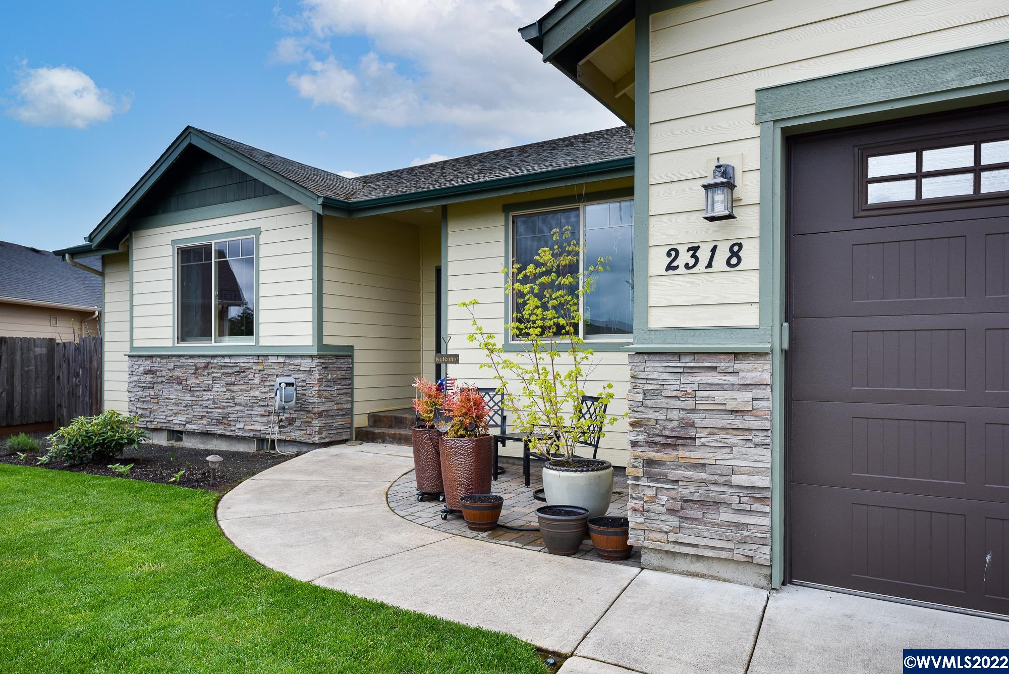 2318 Paddington Dr NW