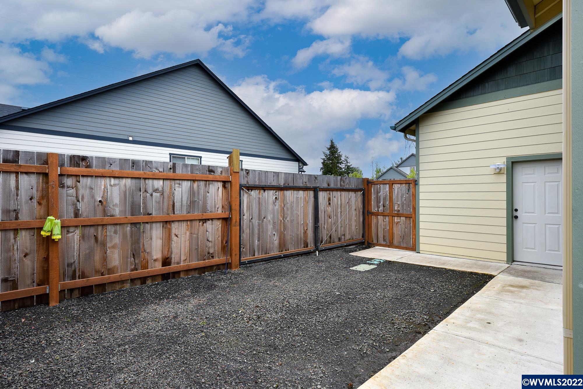2318 Paddington Dr NW