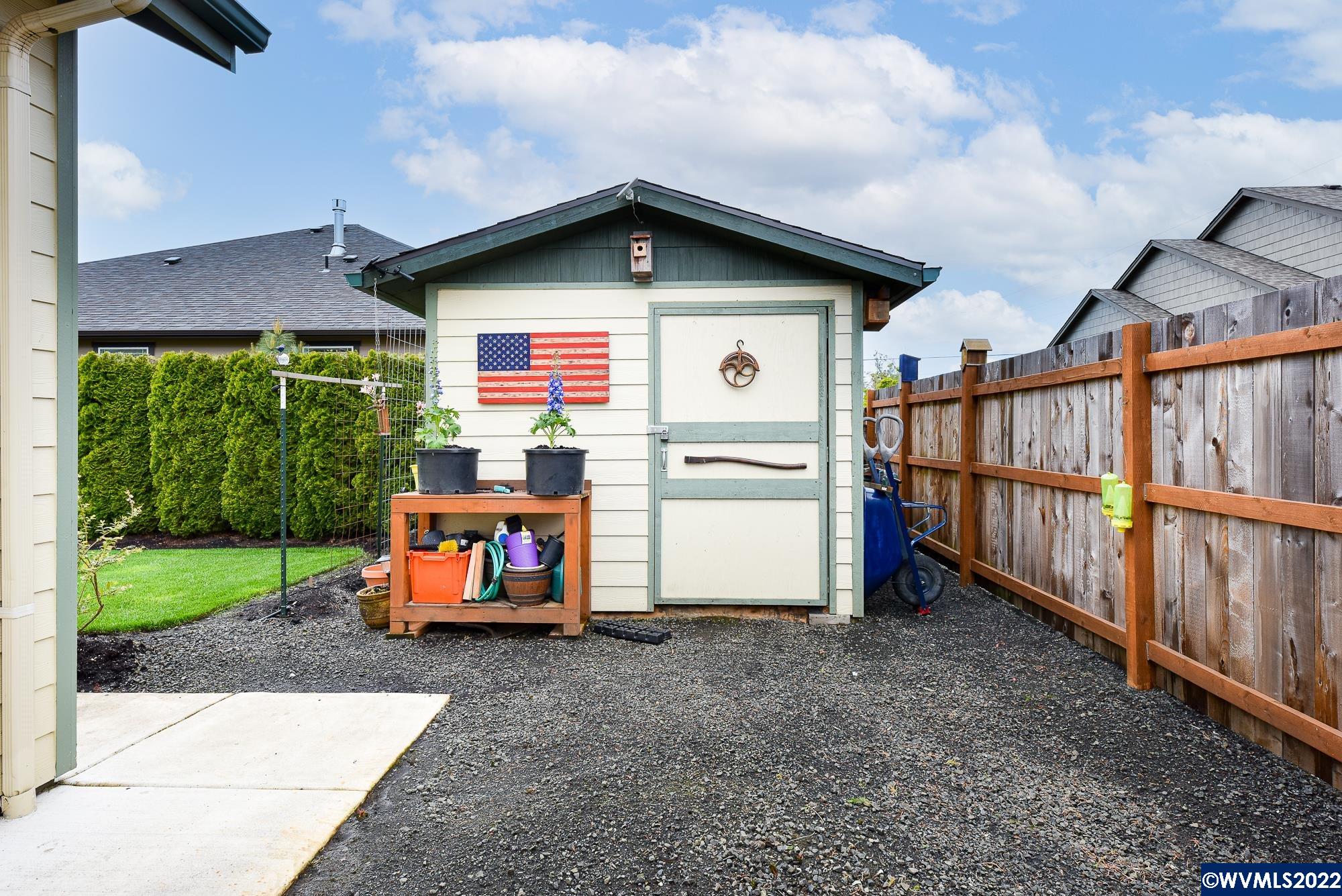 2318 Paddington Dr NW