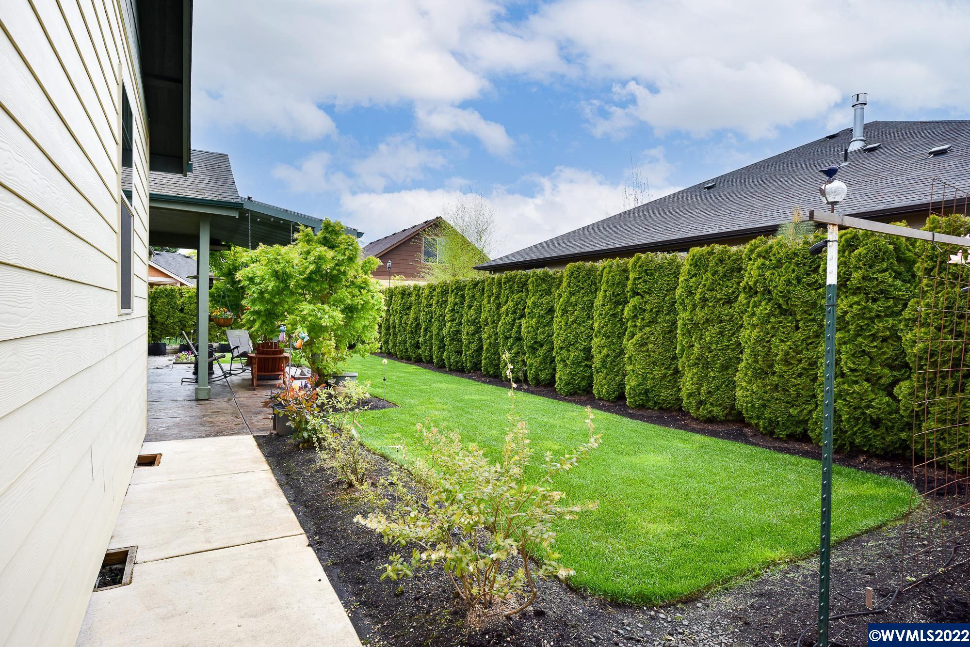 2318 Paddington Dr NW