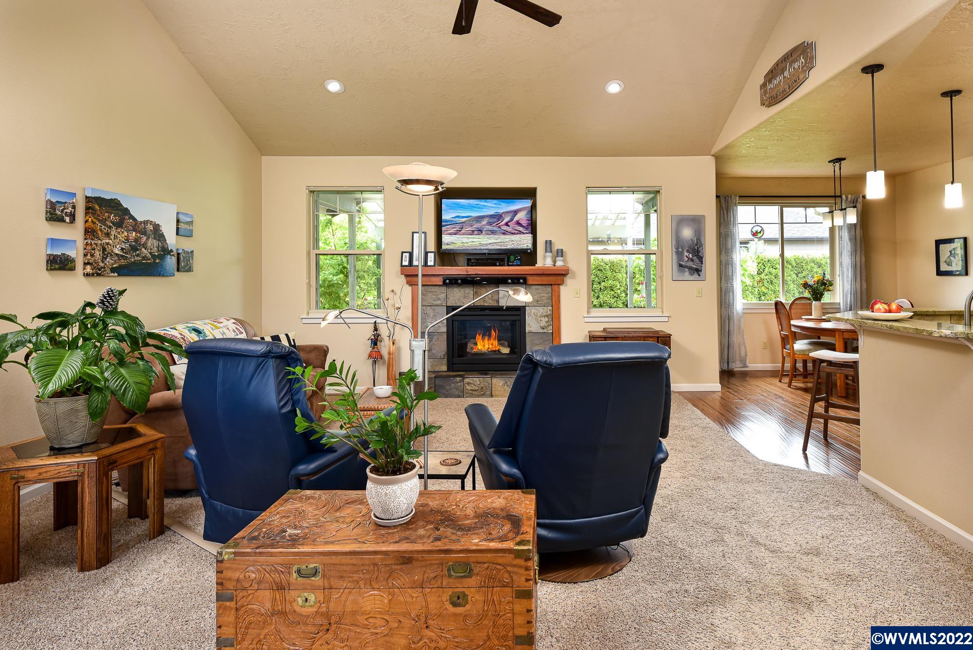 2318 Paddington Dr NW