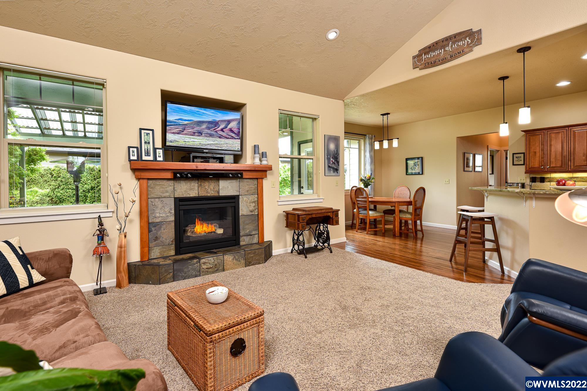 2318 Paddington Dr NW