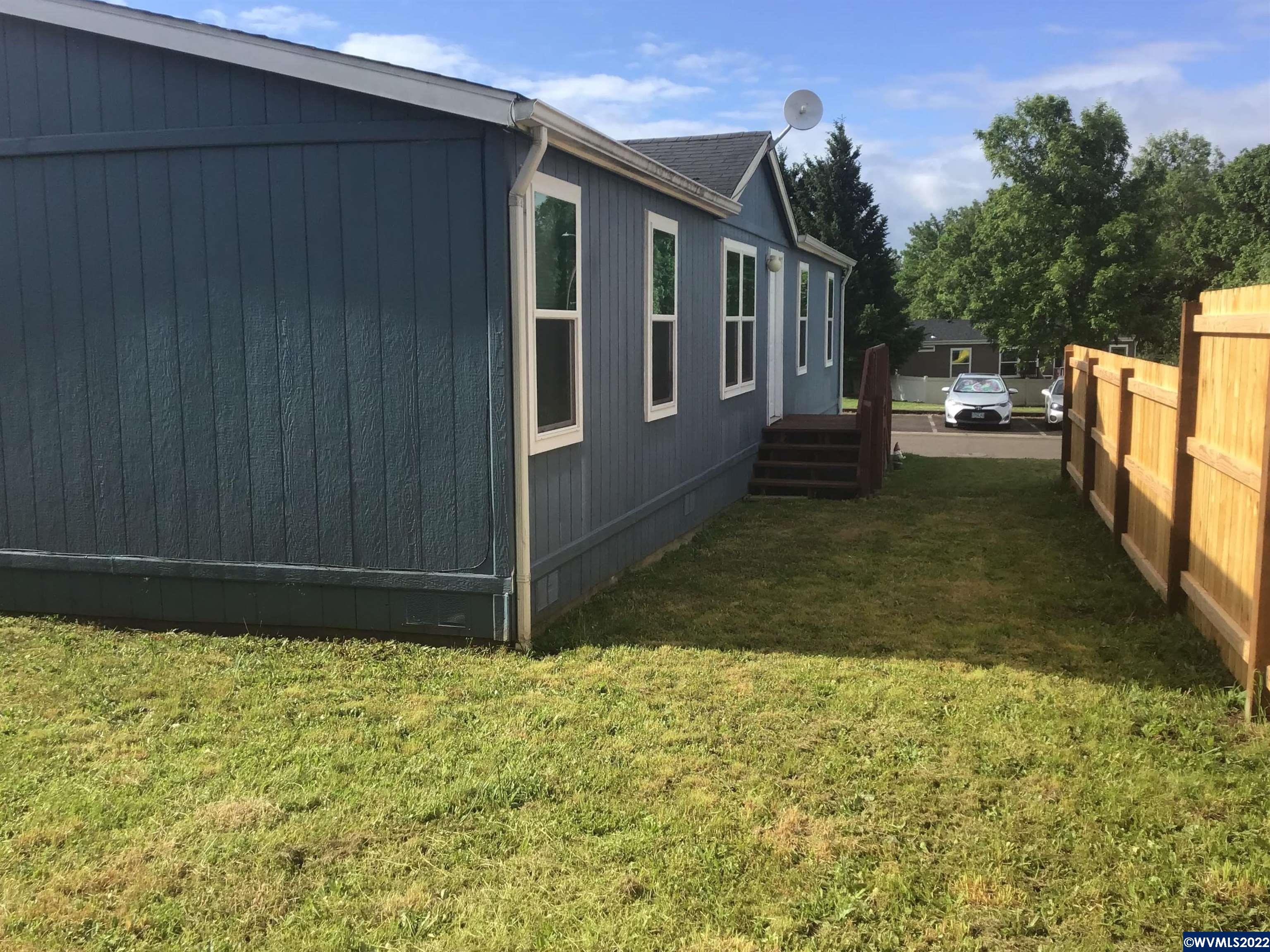 1284 N 19th (#27) St