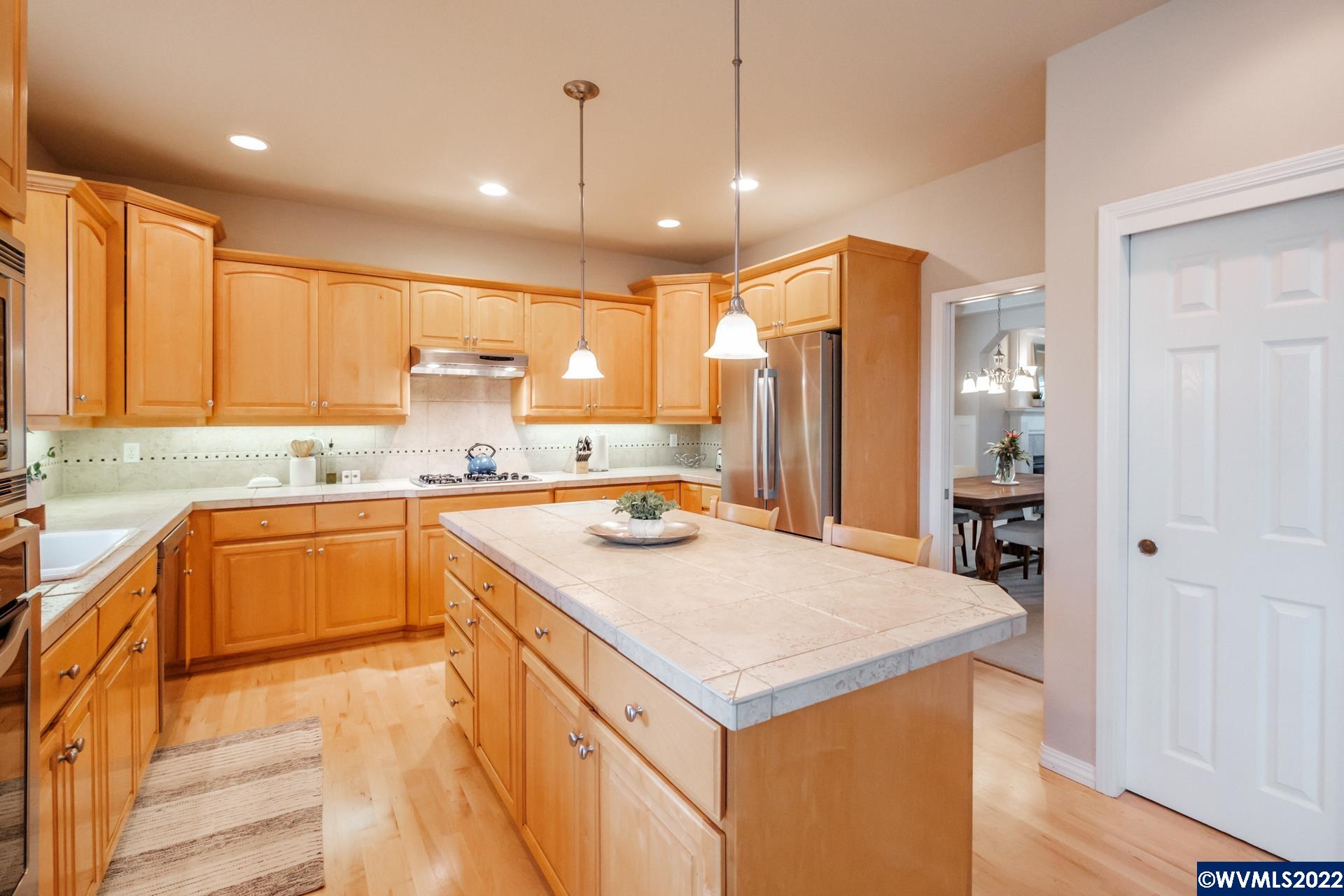 6237 SW Quietcreek Dr