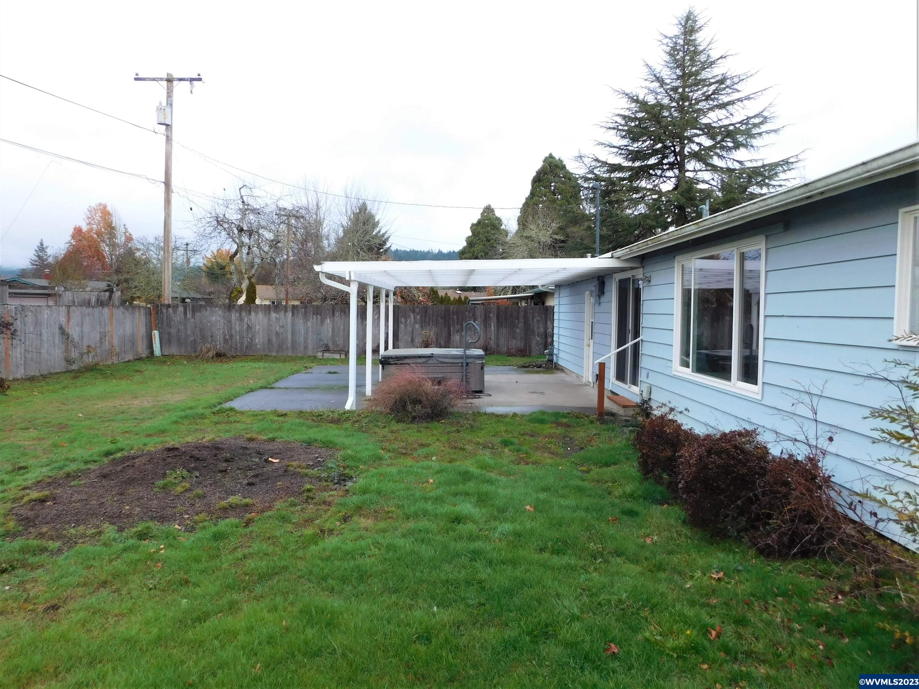 1670 NW Arthur Cir