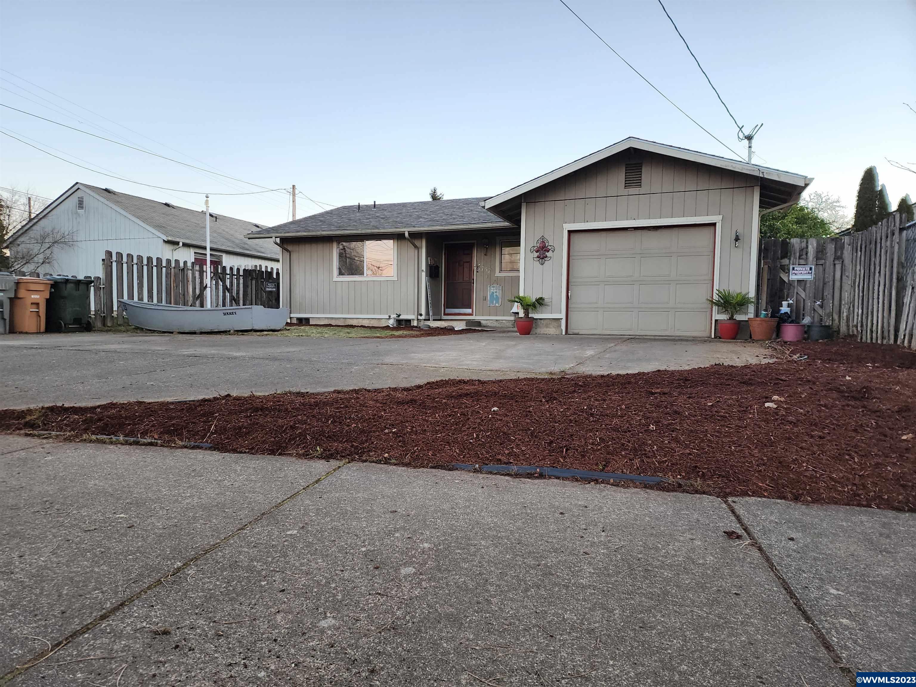 1757 Long St, Sweet Home, OR 97386