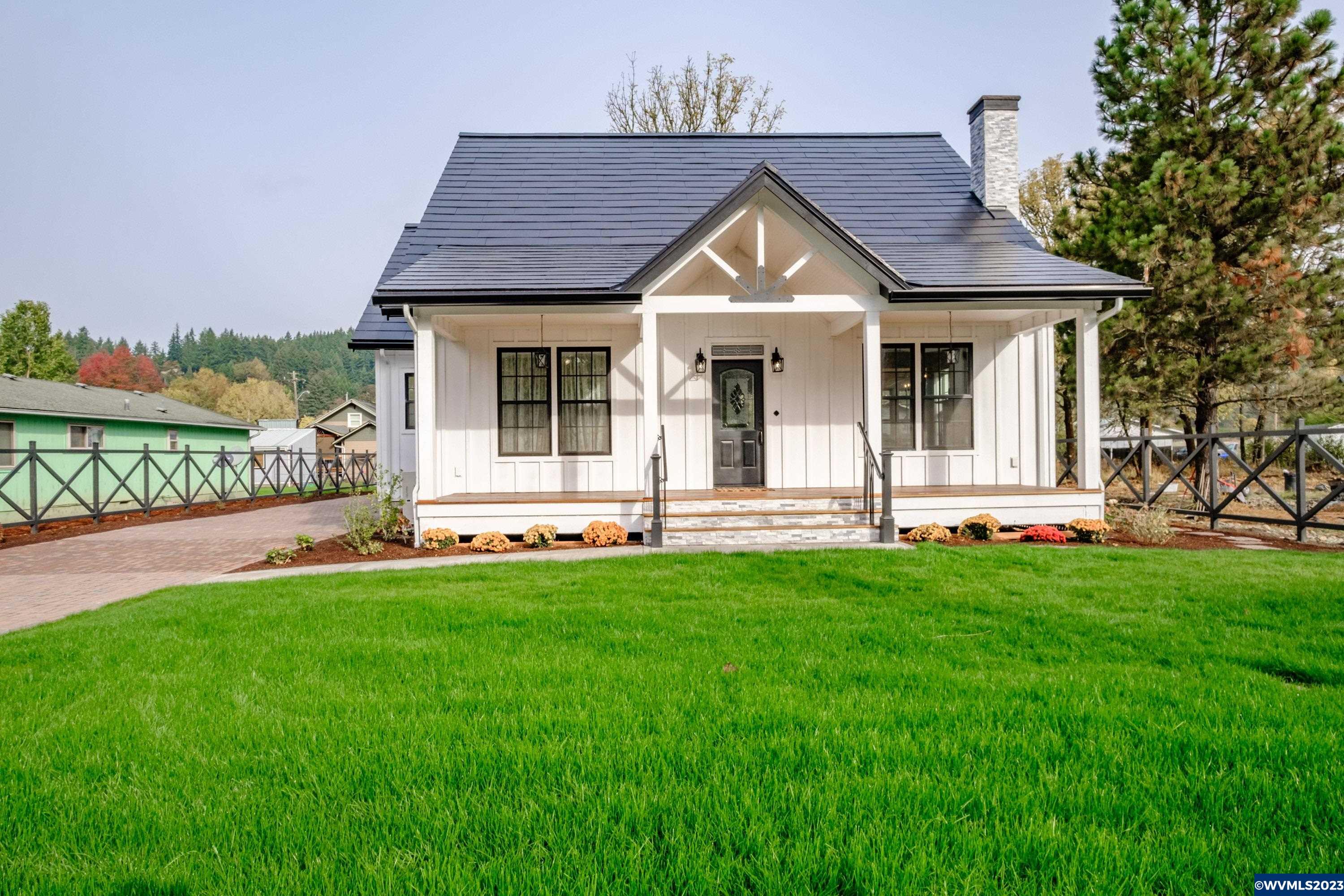 805 Calapooia Av, Brownsville, OR 97327