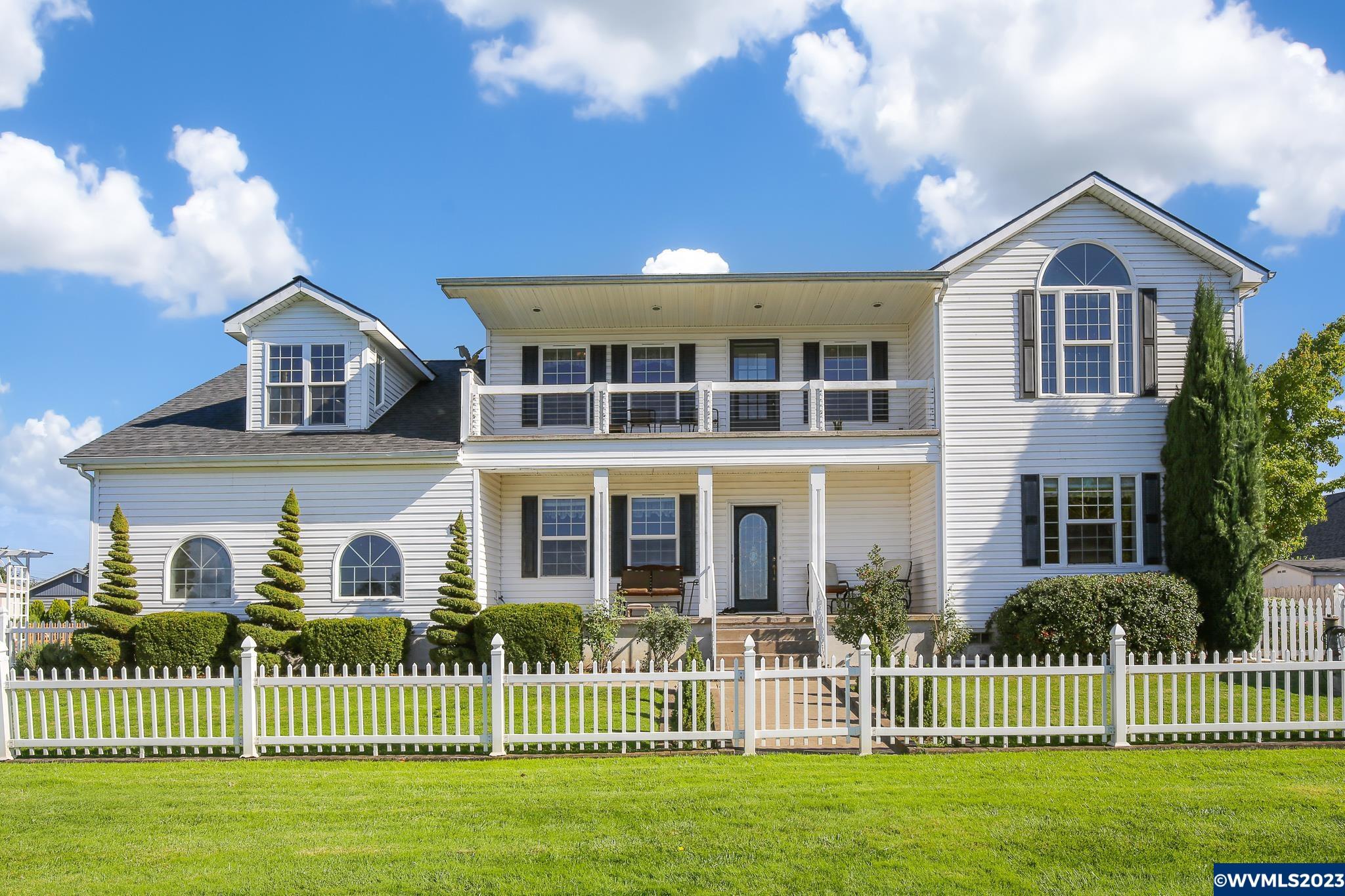 515 S 1st St, Harrisburg, OR 97446