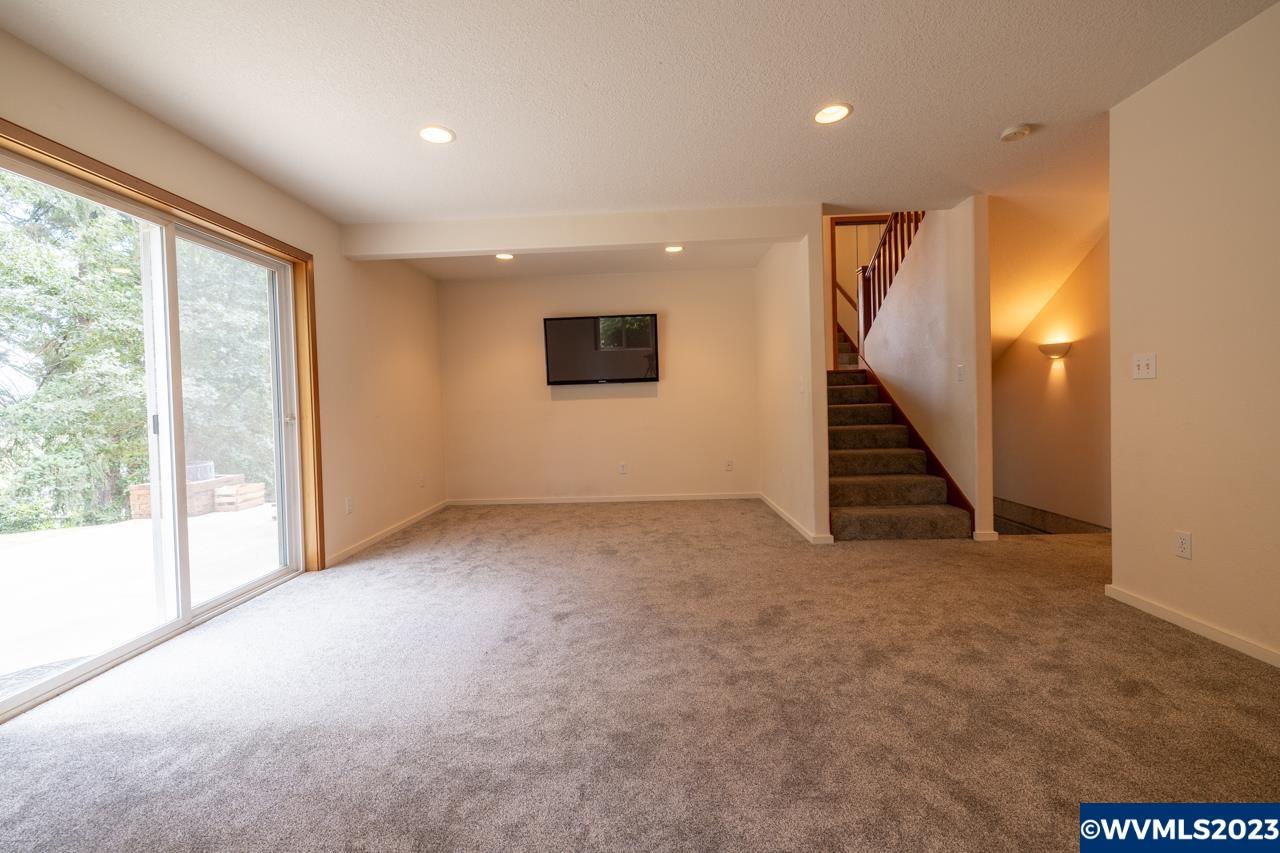 1483 Fern Ln
