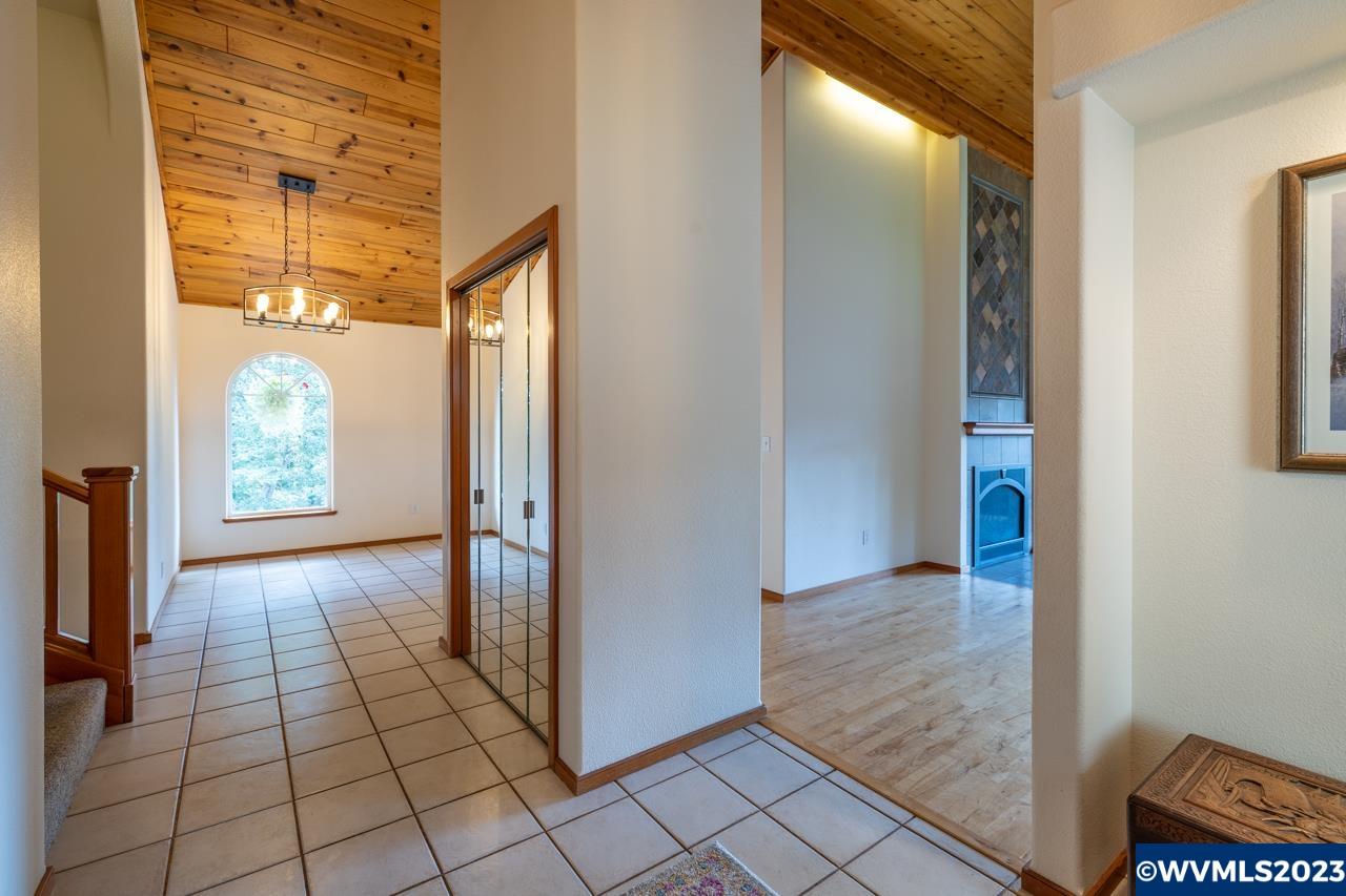 1483 Fern Ln