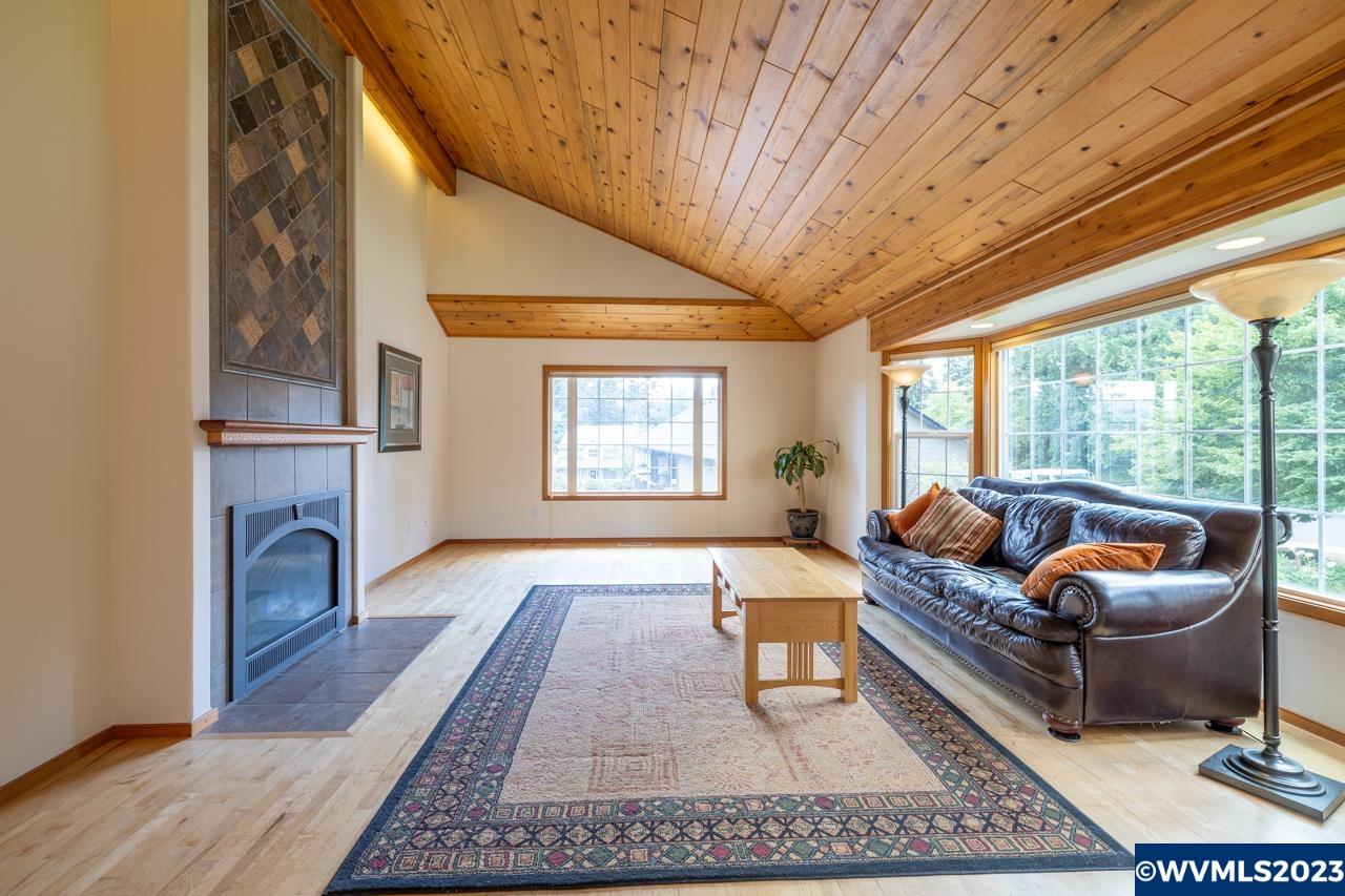 1483 Fern Ln