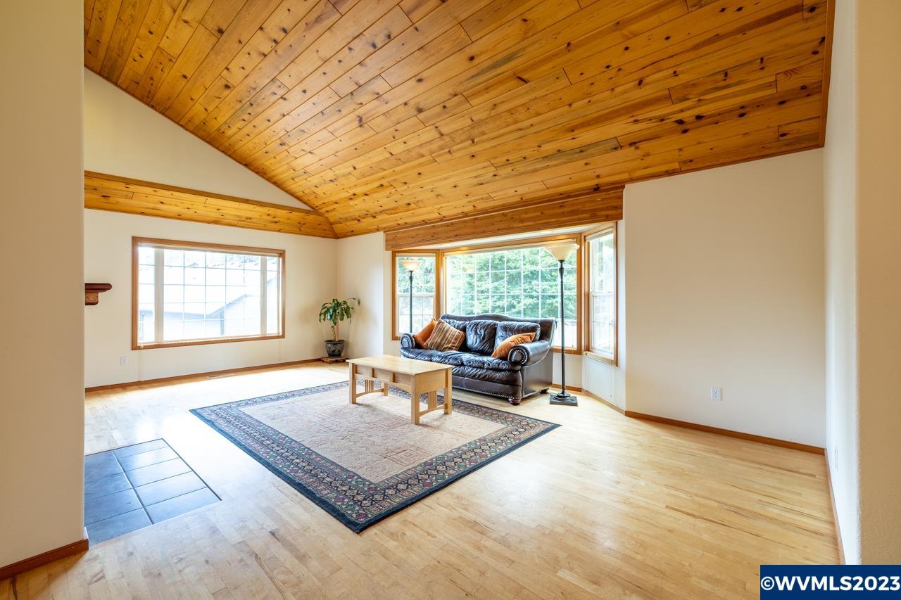 1483 Fern Ln