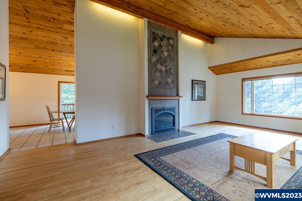 1483 Fern Ln