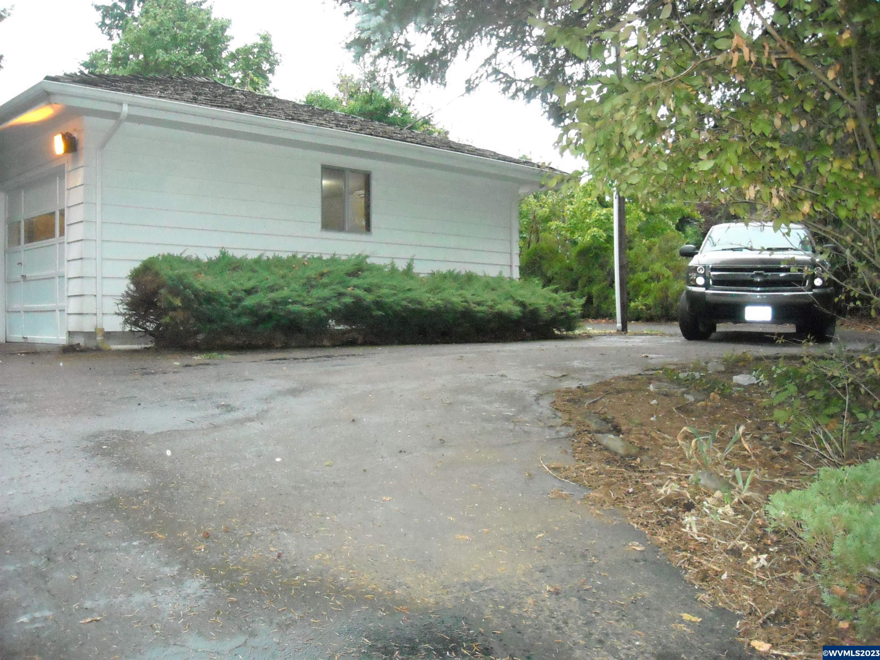 2250 Rosecrest Dr