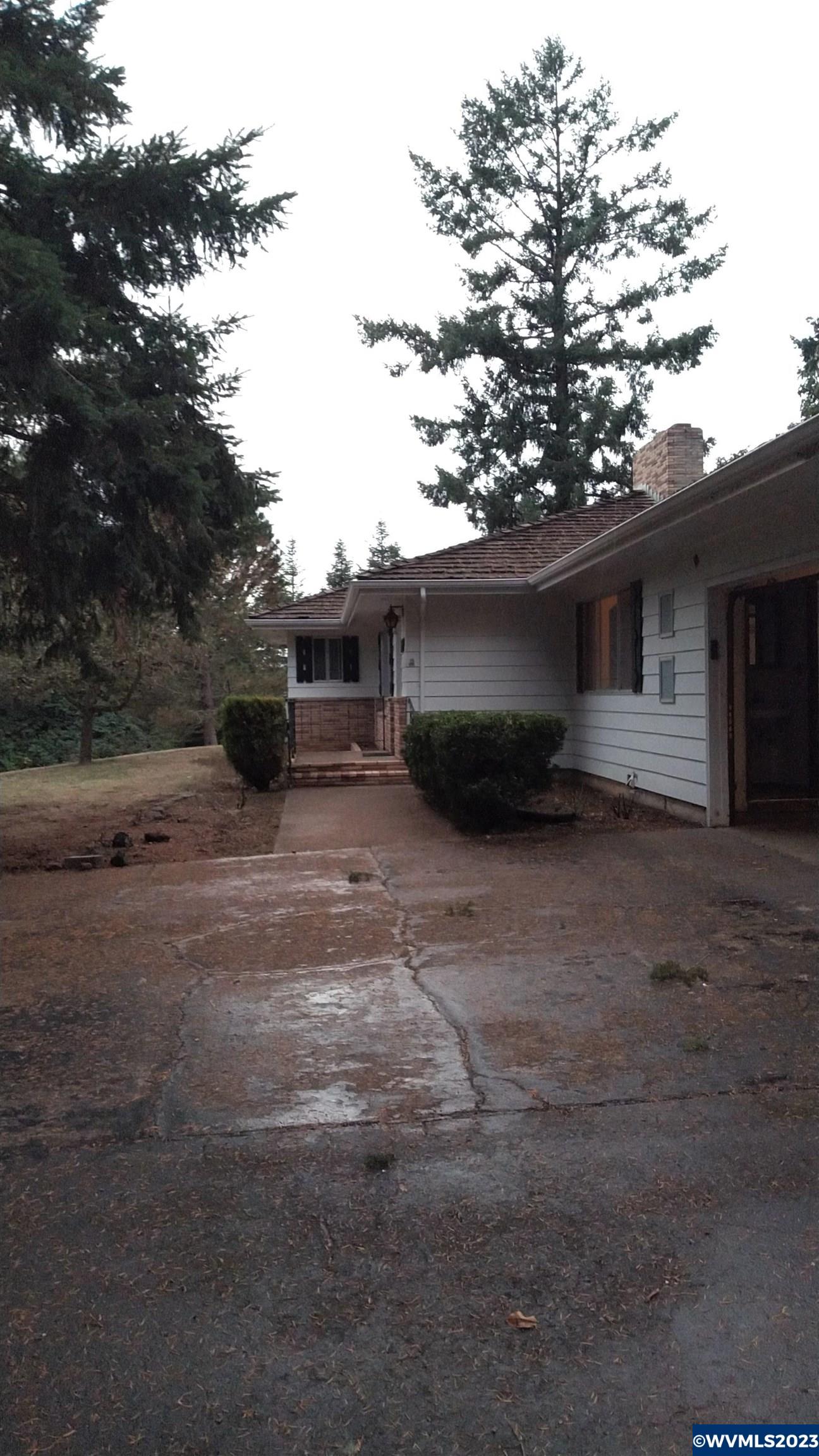 2250 Rosecrest Dr