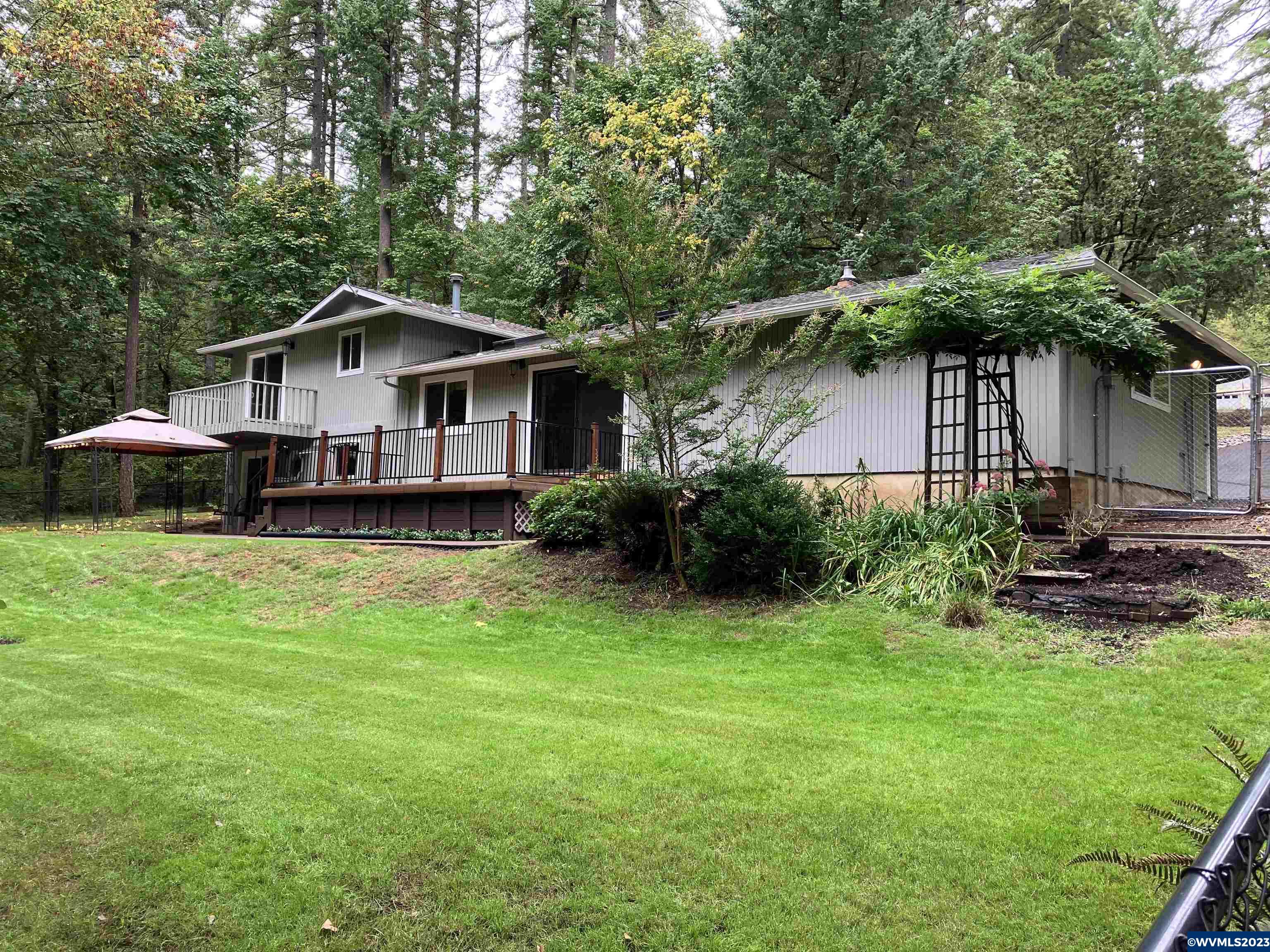 1160 NW Overlook Dr
