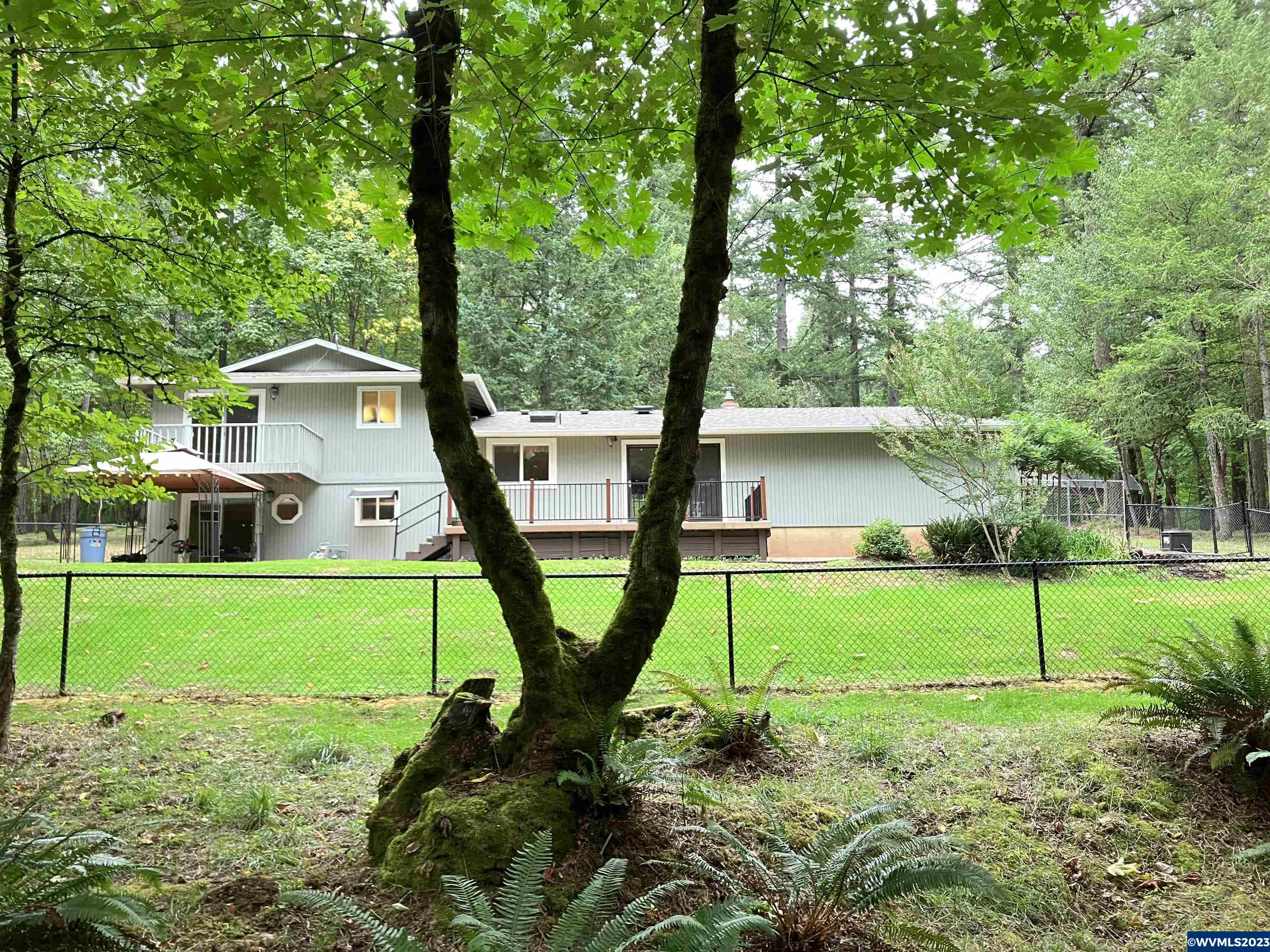 1160 NW Overlook Dr
