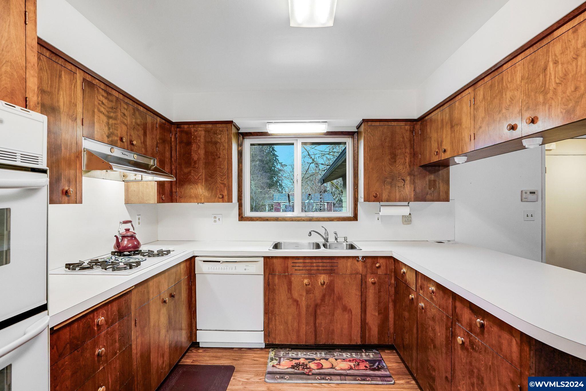 125 Cherry, Silverton OR 97381 Harcourts North America