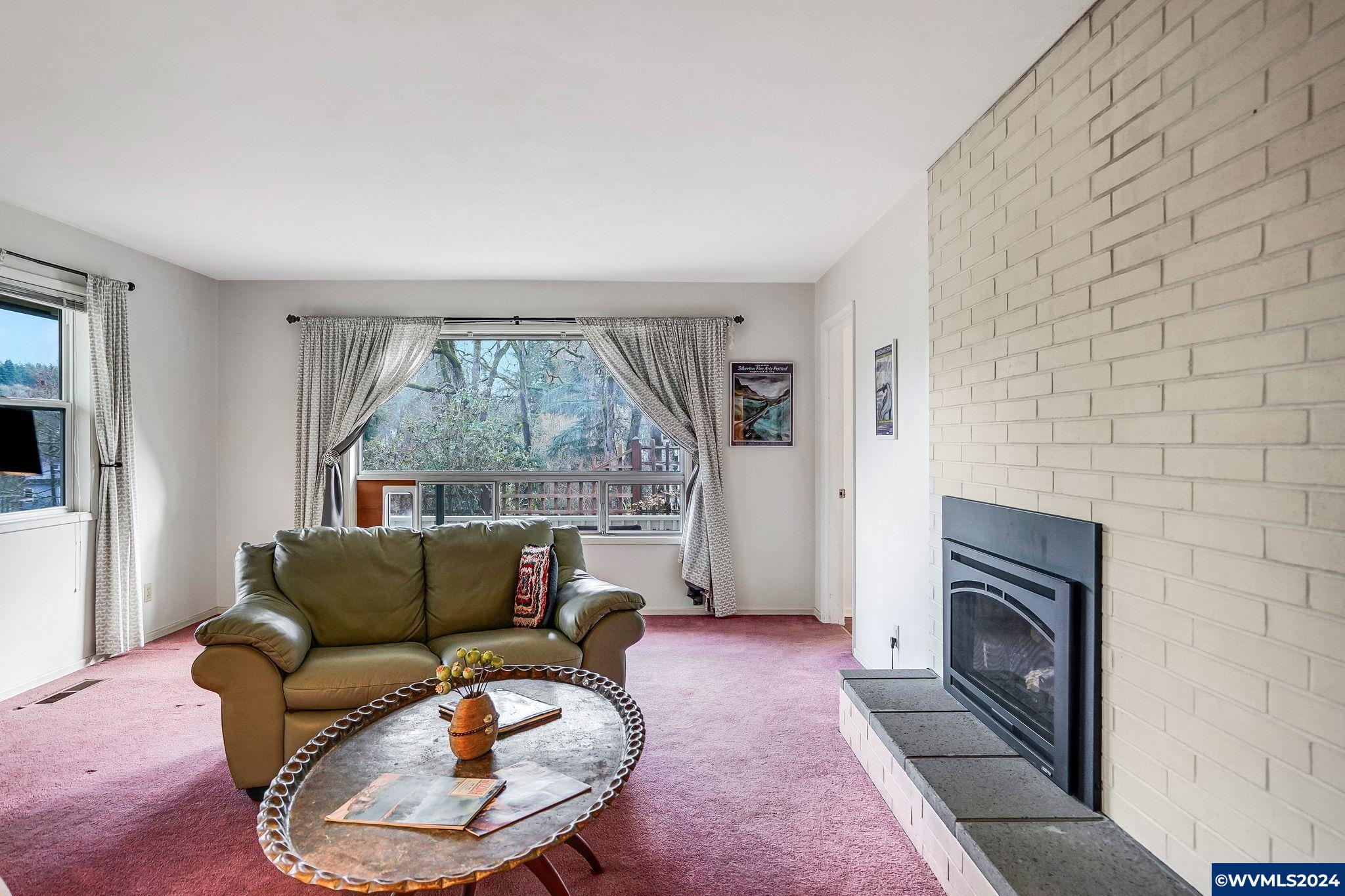 125 Cherry, Silverton OR 97381 Harcourts North America