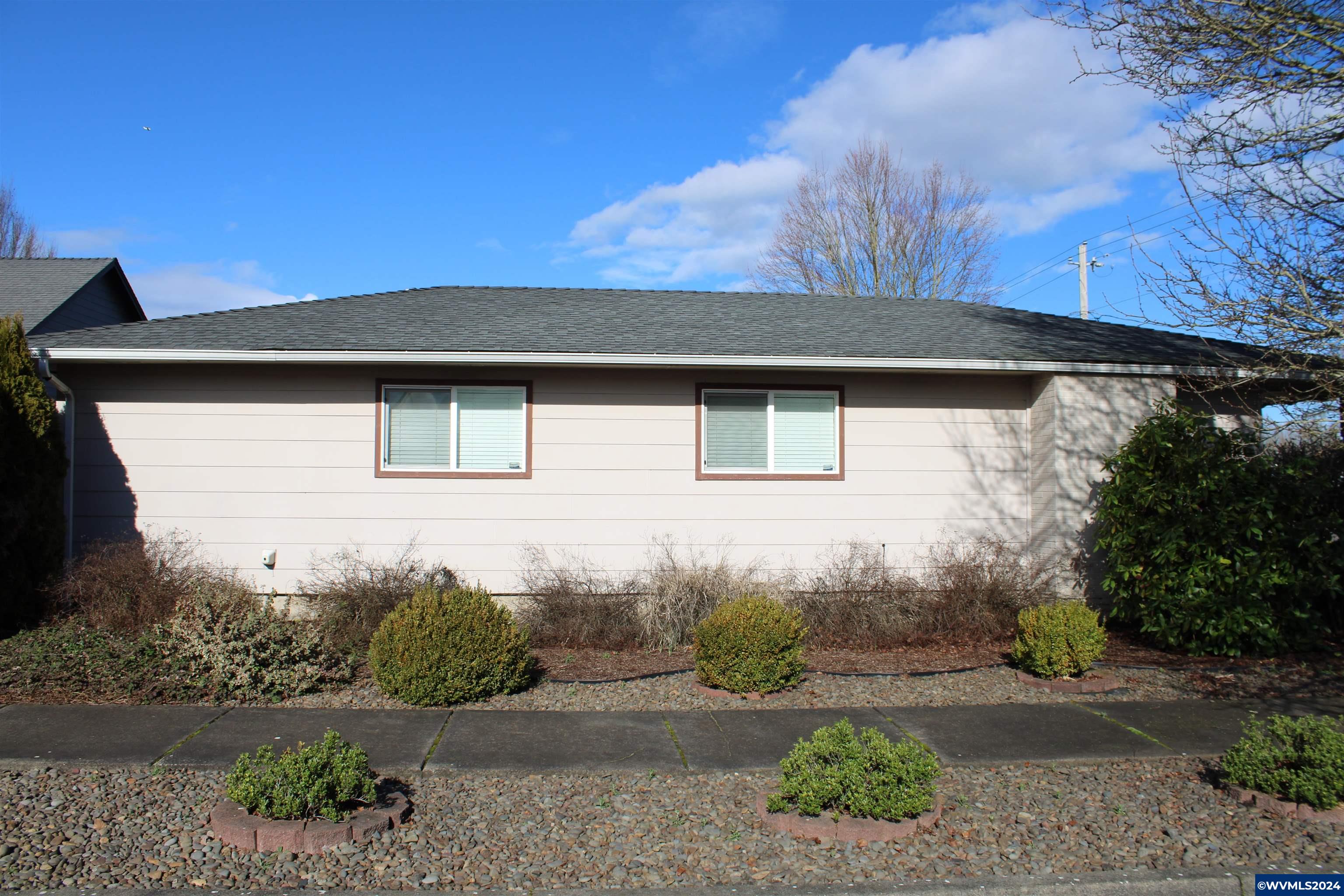 2344 Waverly Dr SE